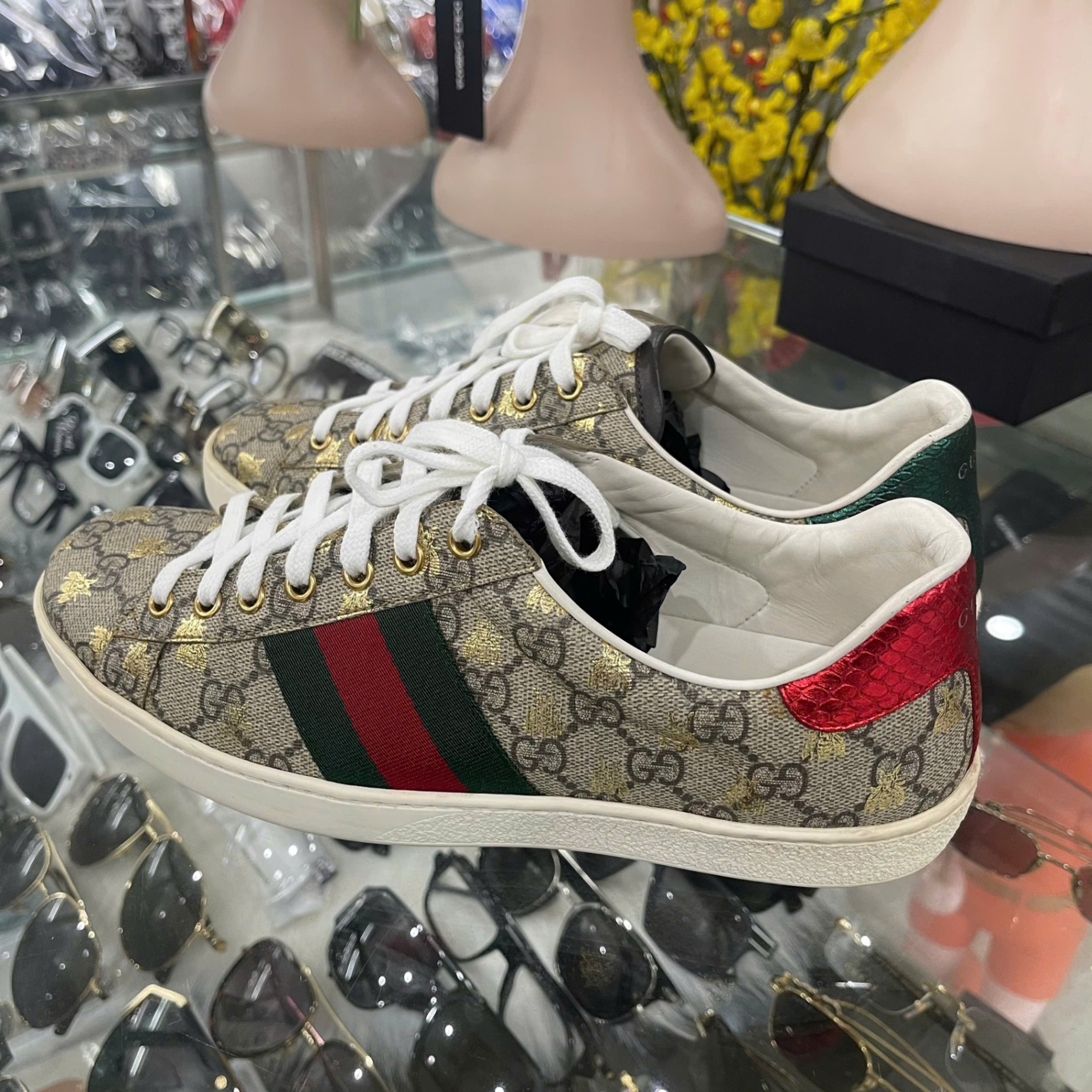 GIÀY SNEAKER GUCCI ONG VÀNG 548950 9N020 8465 LIKE NEW