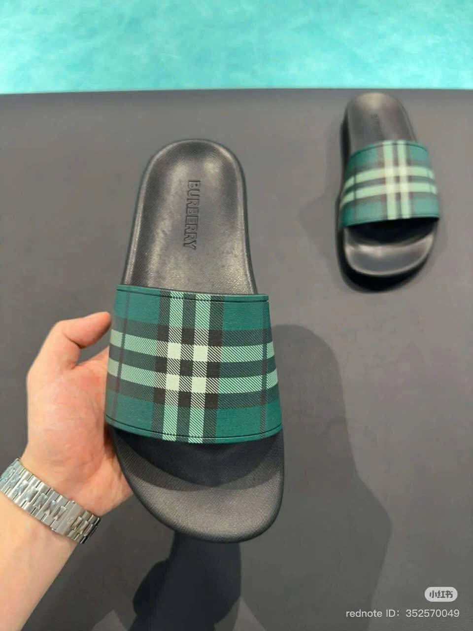 DÉP BURBERRY XANH KẺ MIX 8113264