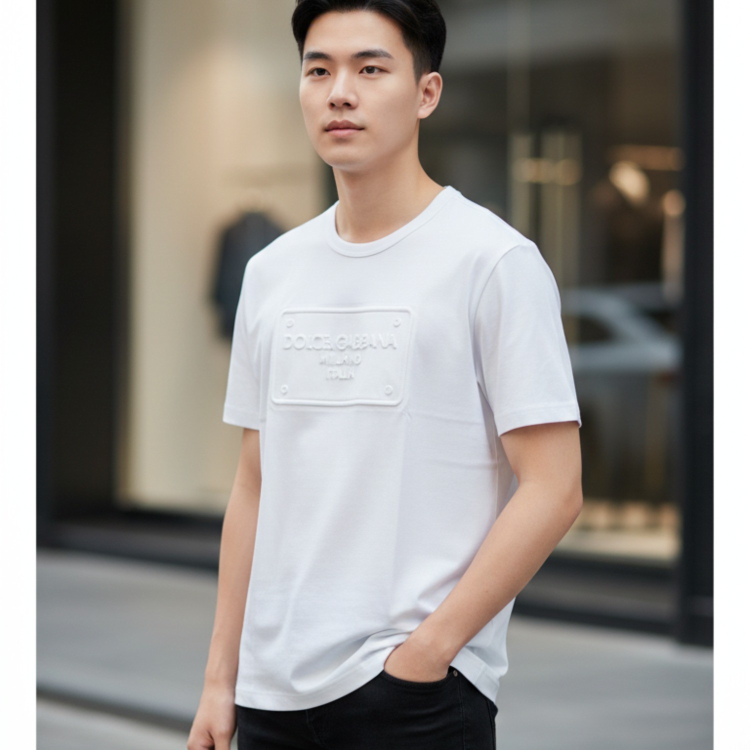 ÁO PHÔNG DOLCE TRẮNG LOGO NỔI G8KBAZ G7C7U W0111