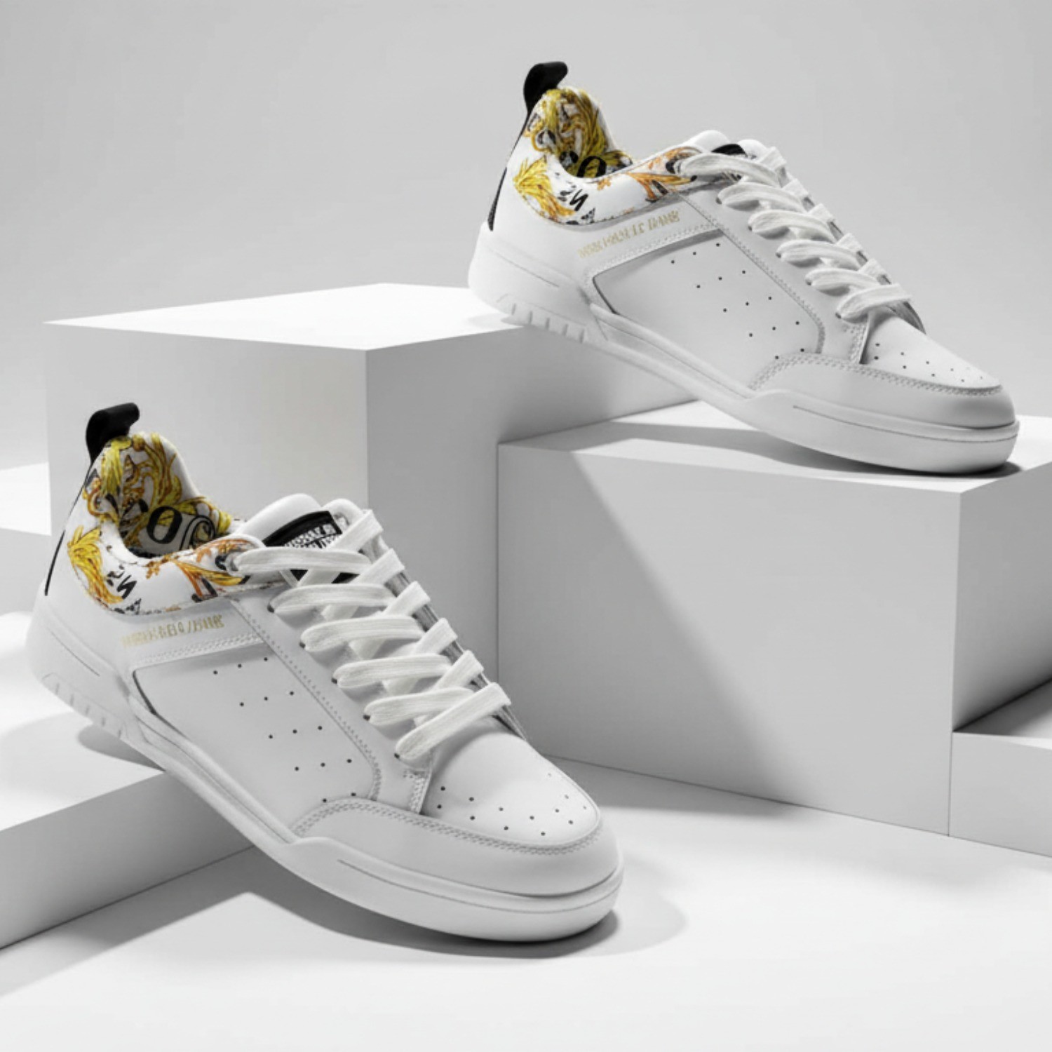 GIÀY SNEAKER VERSACE TRẮNG HOẠ TIẾT VÀNG 74YA3SD6 ZP219 G03