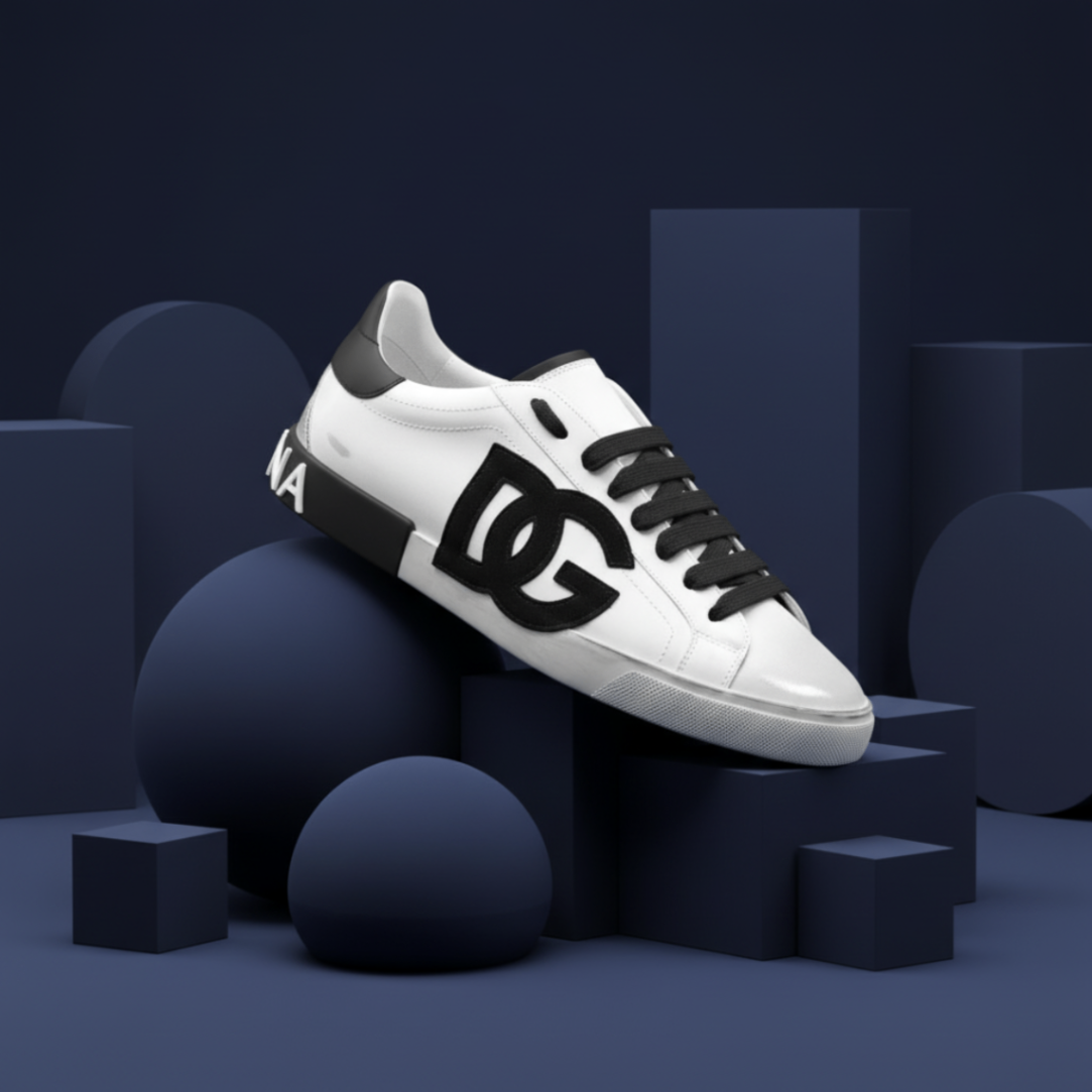 GIÀY SNEAKER DOLCE TRẮNG CHỮ ĐEN GÓT ĐEN CS2203 AO277 89697