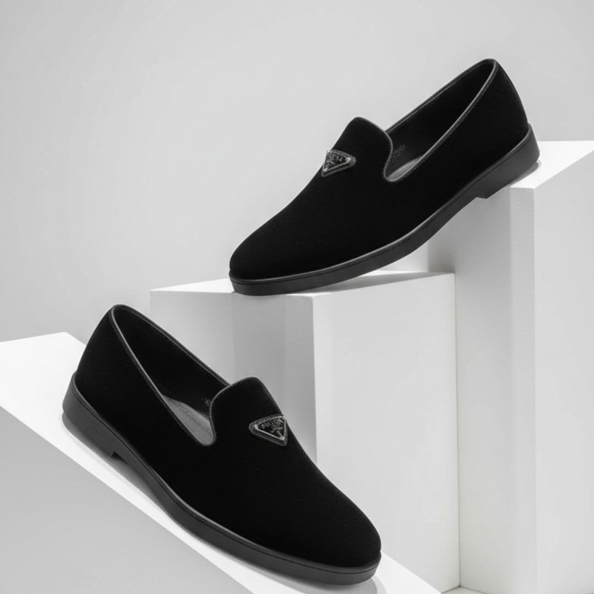 GIÀY LOAFER PRADA ĐEN NHUNG TAG BẠC 2S2974-068-F0002