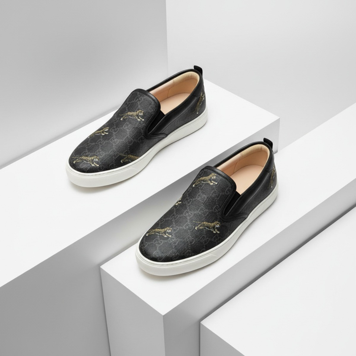 GIÀY SLIPON GUCCI HỔ BAY 407362G0K10