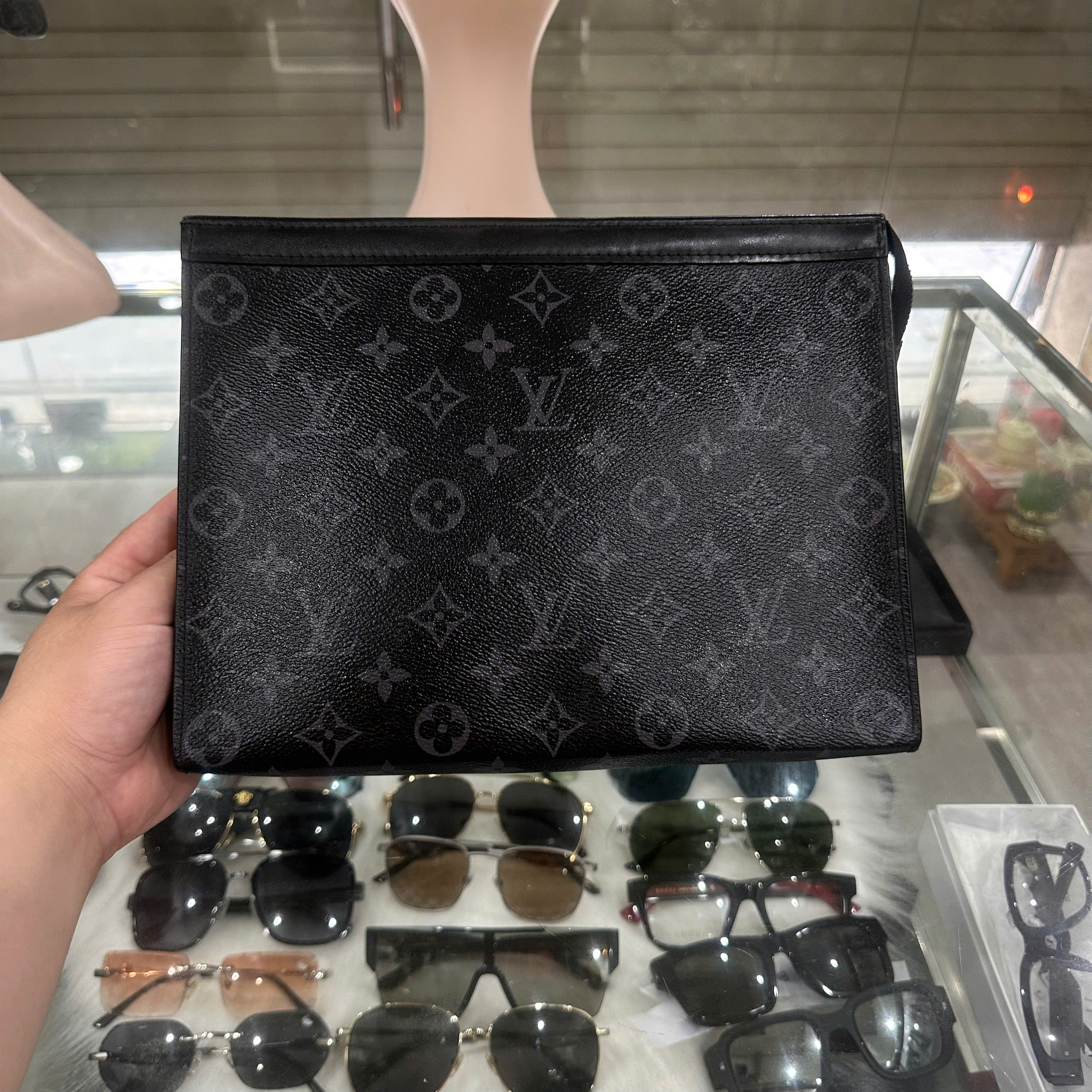 CLUTCH LOUIS VUITTON L700 LIKE NEW