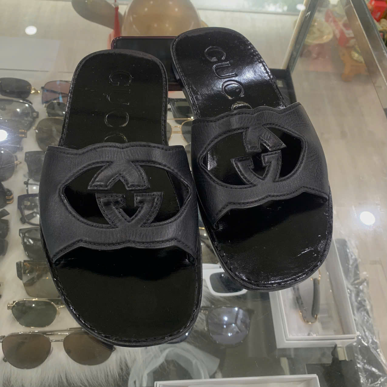 DÉP GUCCI ĐEN LỖ CP1122 LN033 LIKE NEW