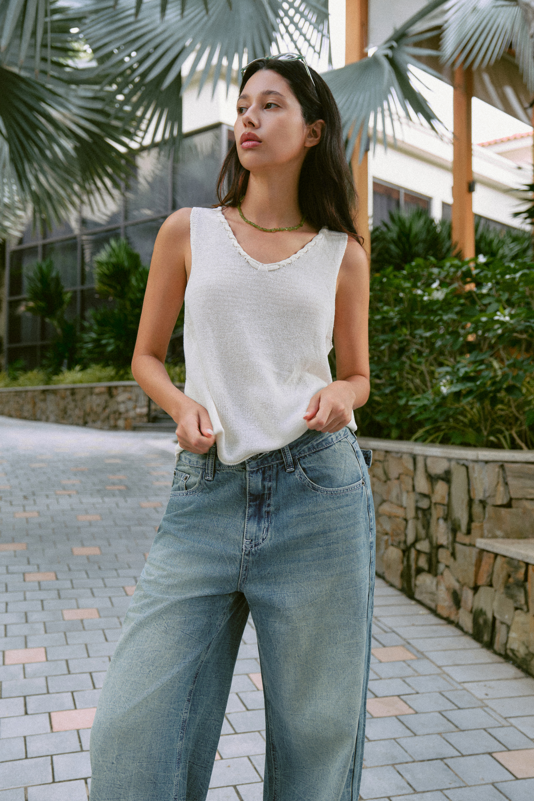 Ameri Tank Top (61099030_Áo ba lỗ nữ cổ V phối dây xoắn, đính tag EG, từ vải dệt kim)