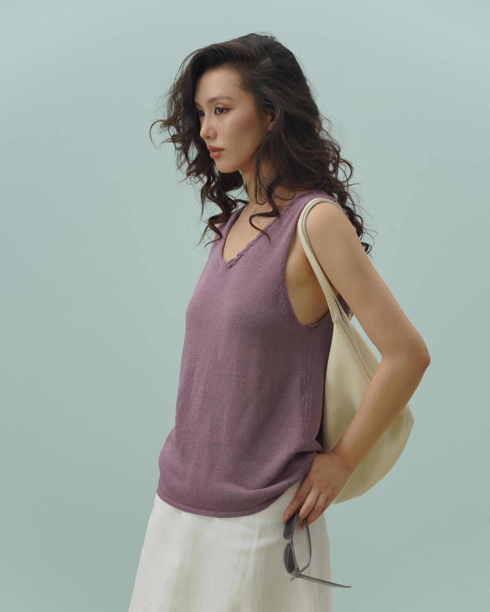 Ameri Tank Top (61099030_Áo ba lỗ nữ cổ V phối dây xoắn, đính tag EG, từ vải dệt kim)