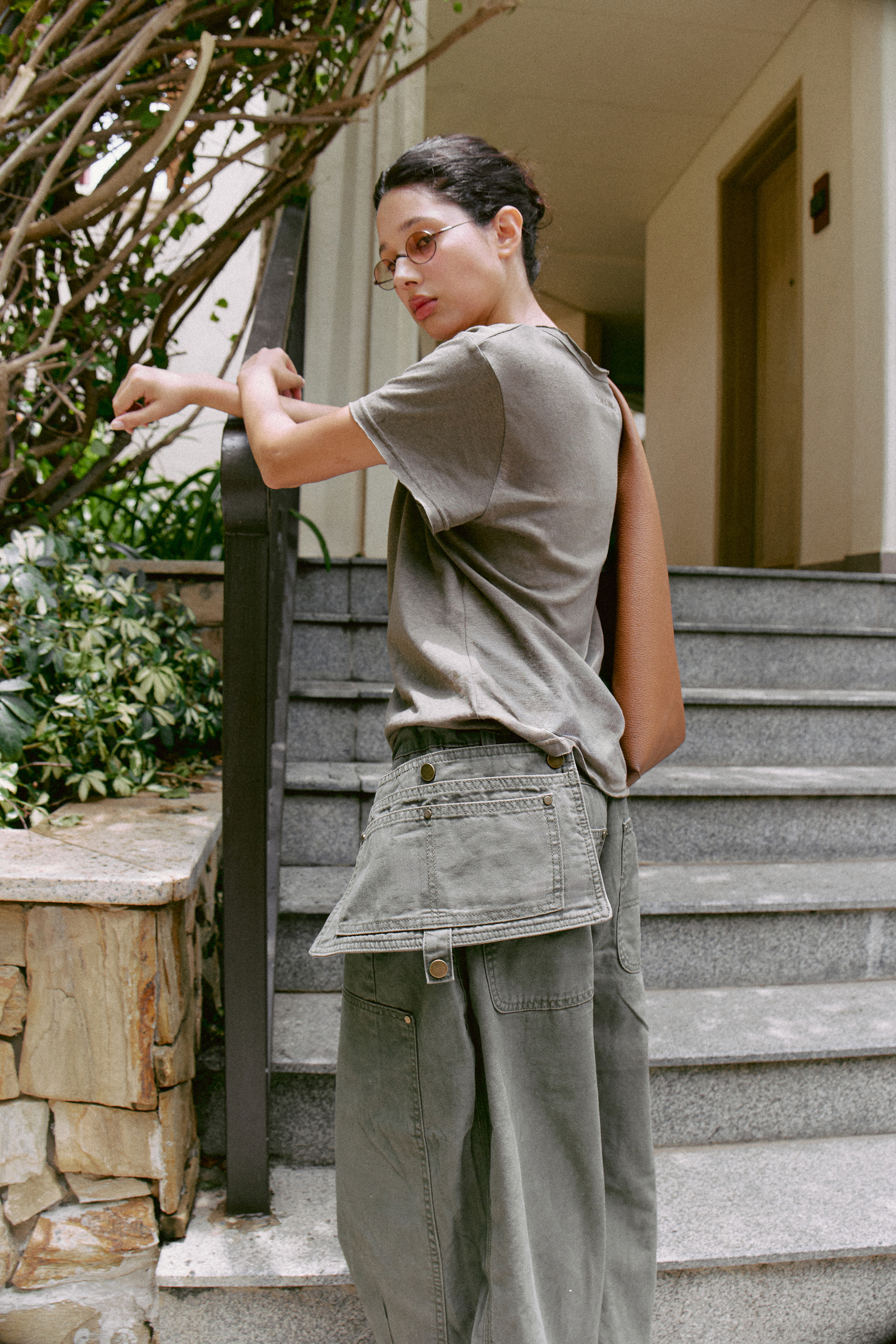 Bonnie Tee (61091020_Áo T-shirt nữ ngắn tay cổ V bằng vải dệt kim)