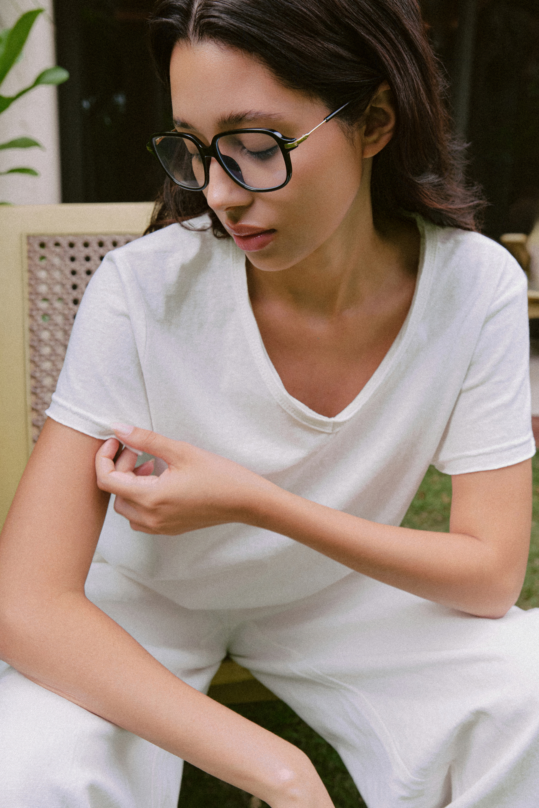 Bonnie Tee (61091020_Áo T-shirt nữ ngắn tay cổ V bằng vải dệt kim)
