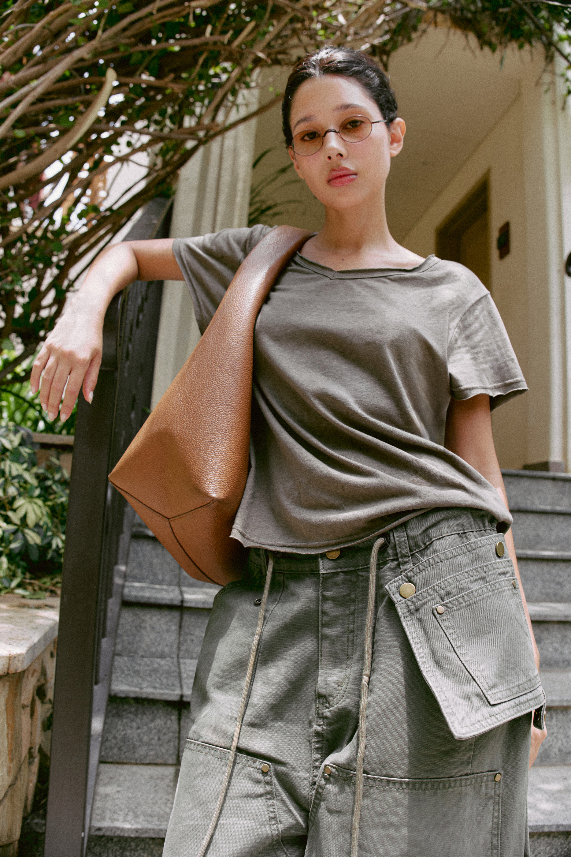 Bonnie Tee (61091020_Áo T-shirt nữ ngắn tay cổ V bằng vải dệt kim)