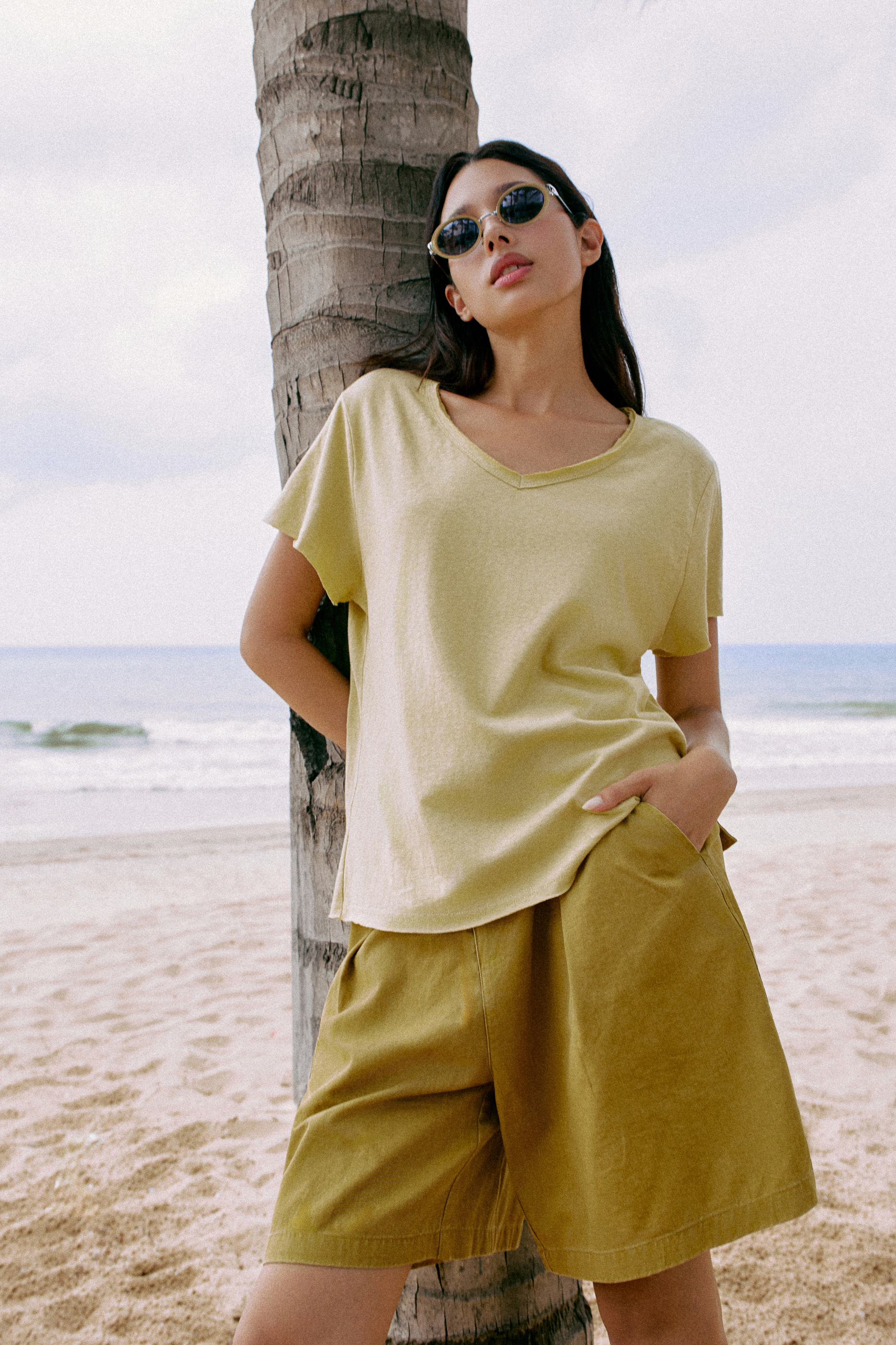 Bonnie Tee (61091020_Áo T-shirt nữ ngắn tay cổ V bằng vải dệt kim)