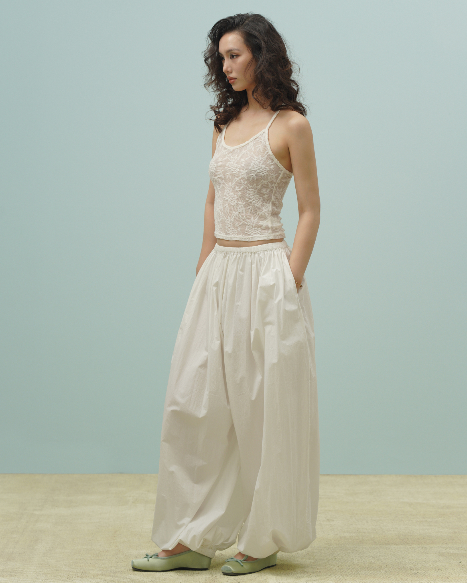 Elodie Lace Camisole (62046200_Áo nữ cổ yếm bằng vải ren dệt kim)