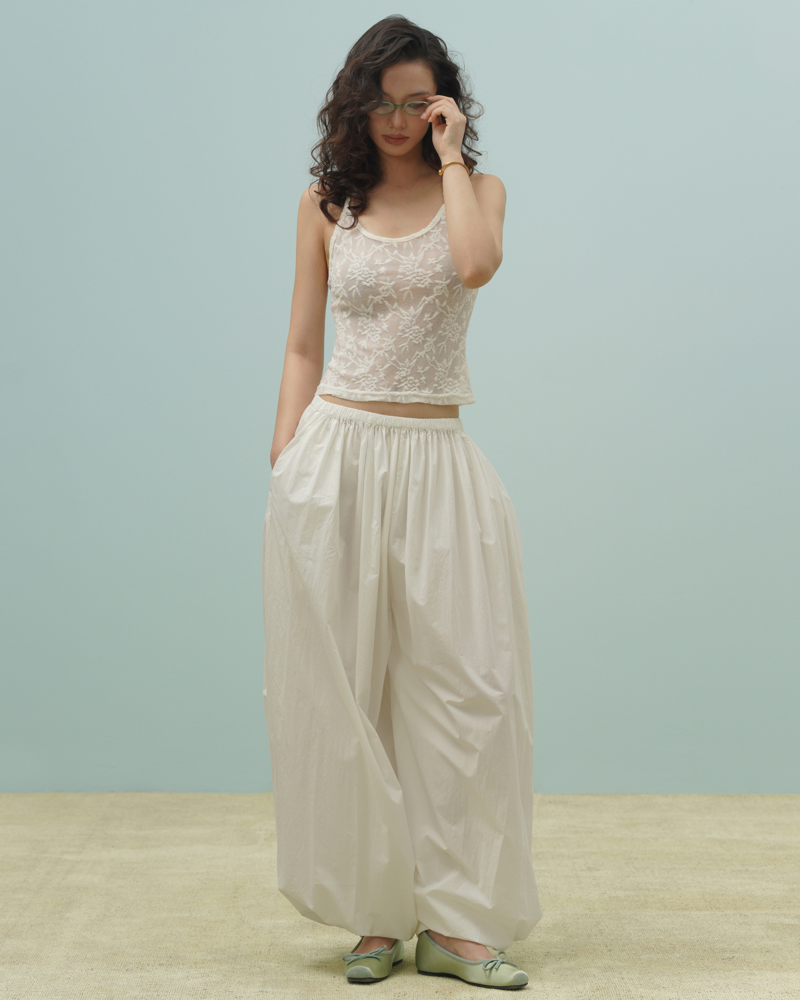 Elodie Lace Camisole (62046200_Áo nữ cổ yếm bằng vải ren dệt kim)