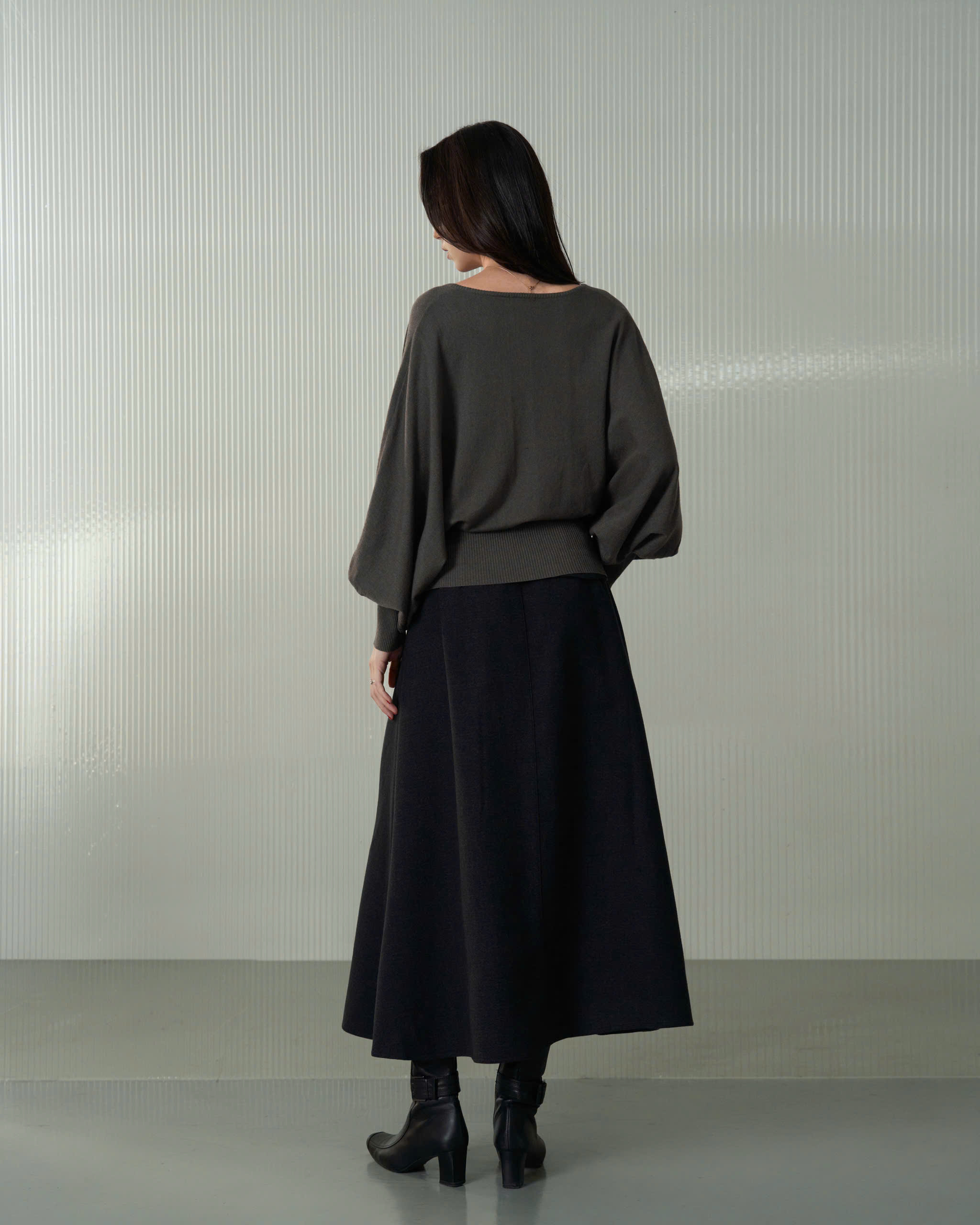 Hover Midi Skirt (62045290_Chân váy dạ dáng midi)