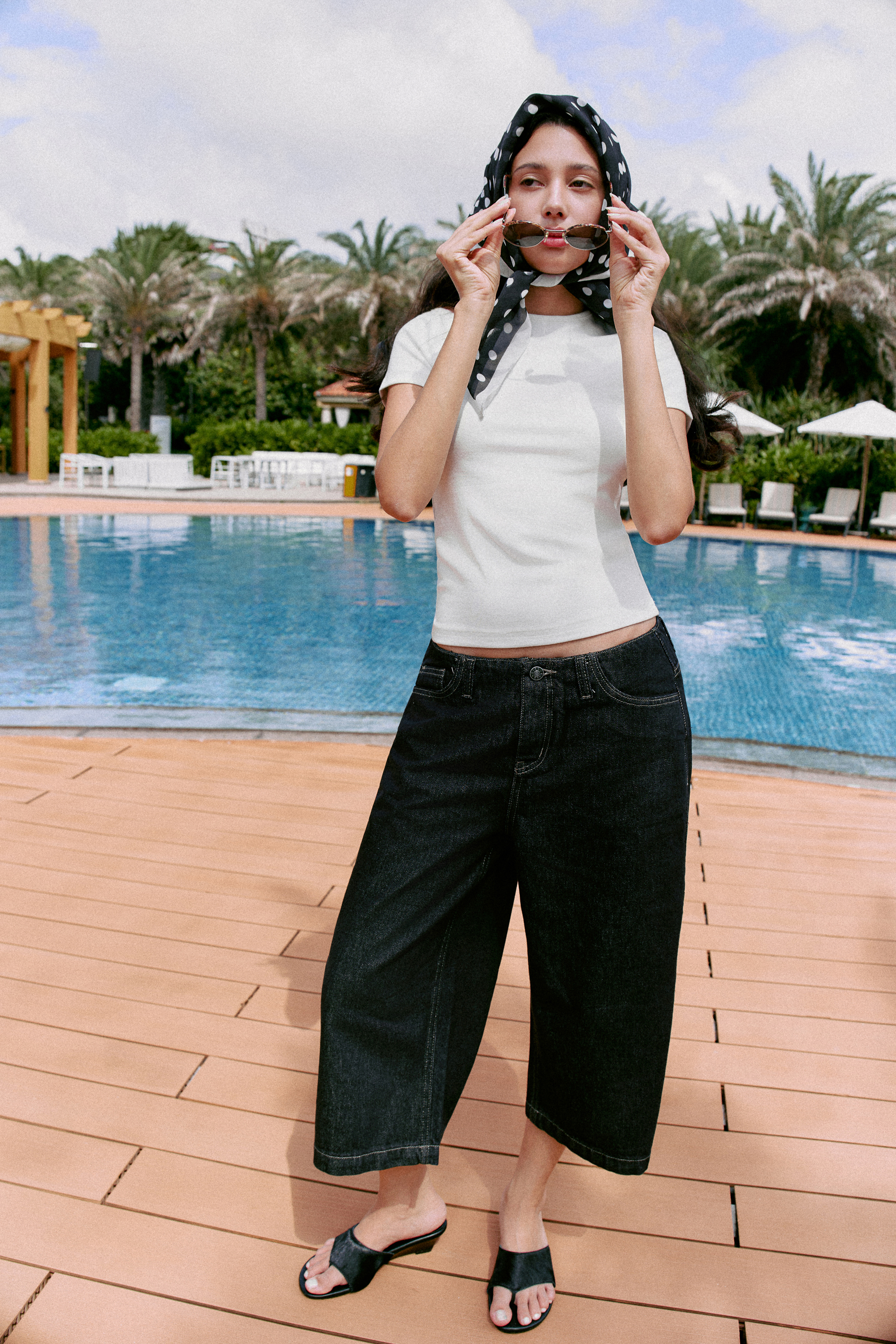 Subtle Mark Tee (61099030_Áo phông nữ, vải dệt kim, đính tag EG)