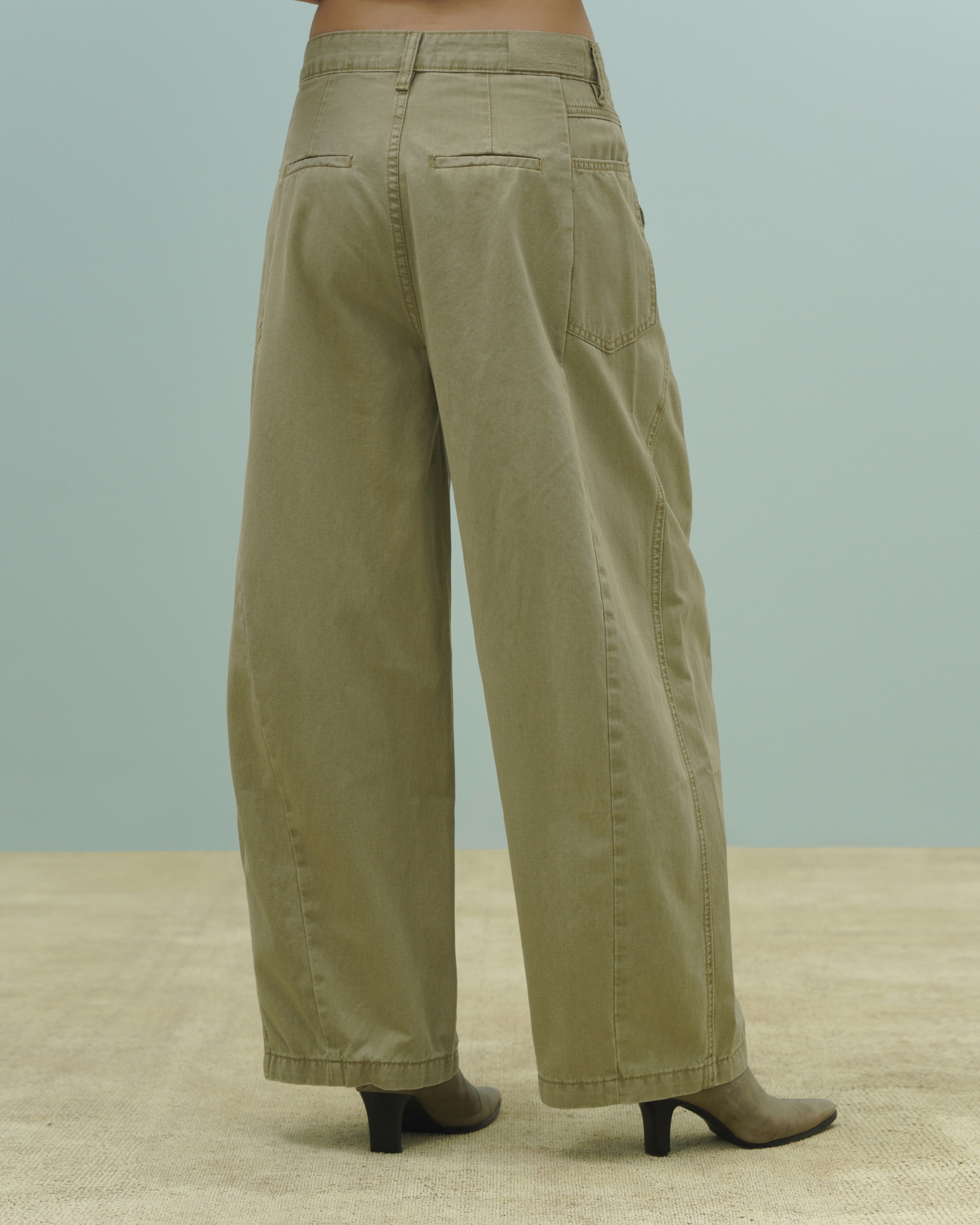 Varen Barrel Pants (62046200_Quần dài kaki, màu be bằng vải dệt thoi)