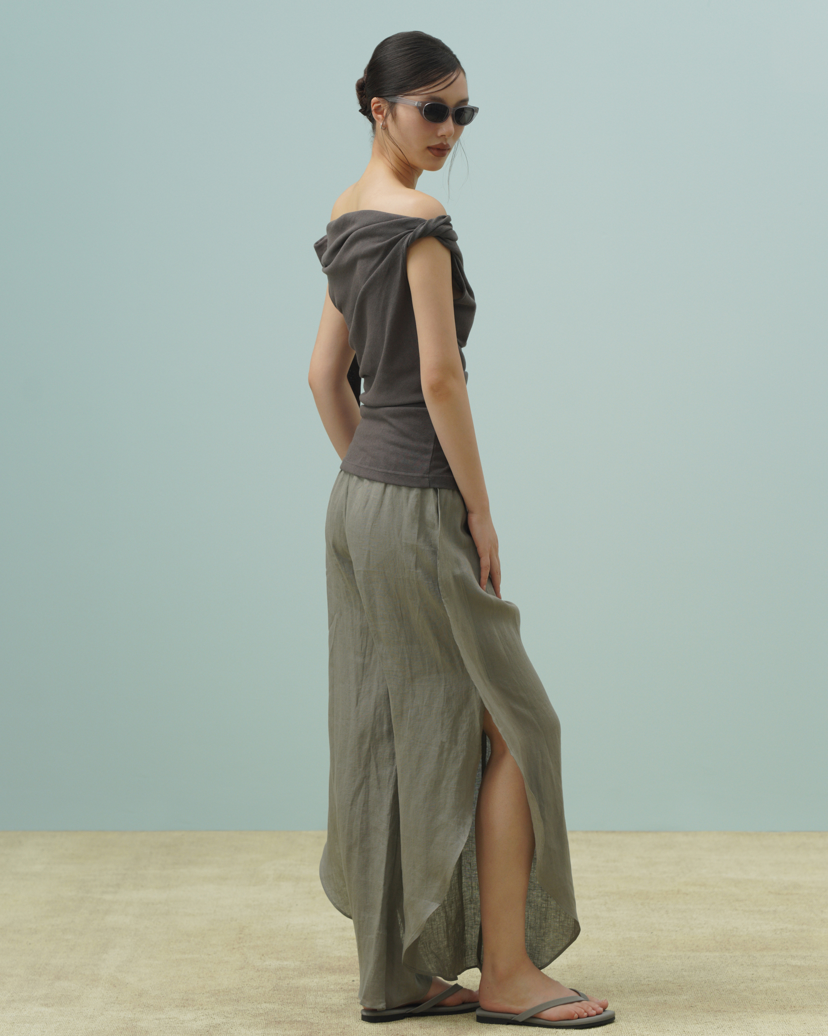 Vent Linen Pants (62046900_Quần dài nữ cạp chun, ống xẻ tà cắt chéo , từ vải dệt thoi)