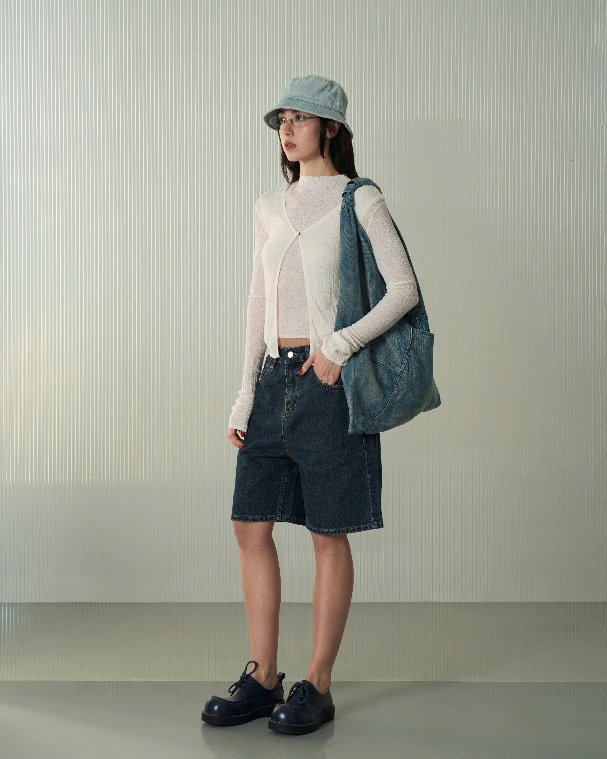 Verso Denim Bag (42022900_Túi tote vải bò có quai đeo, đeo 2 mặt)