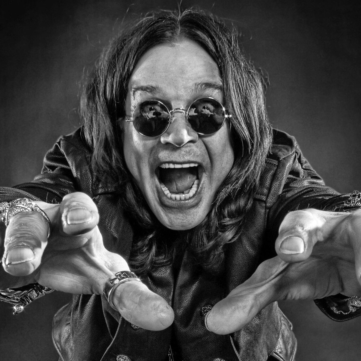 Cả cuộc đời của huyền thoại nhạc Rock Ozzy Osbourne được gói gọn trong MV “Ordinary Man”