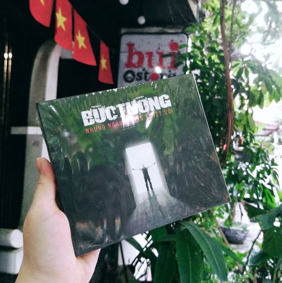 Album Những ngày tháng tuyệt vời - Bức Tường