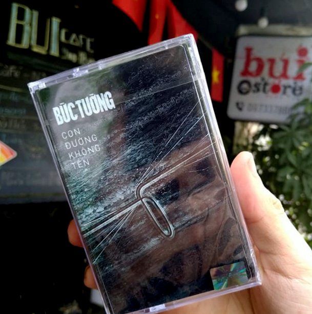 Cassette Con đường không tên - Bức Tường