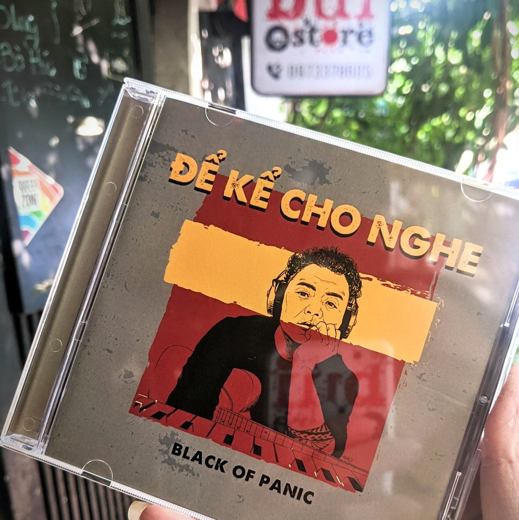 Album Để kể cho nghe - Black of panic + móc khóa