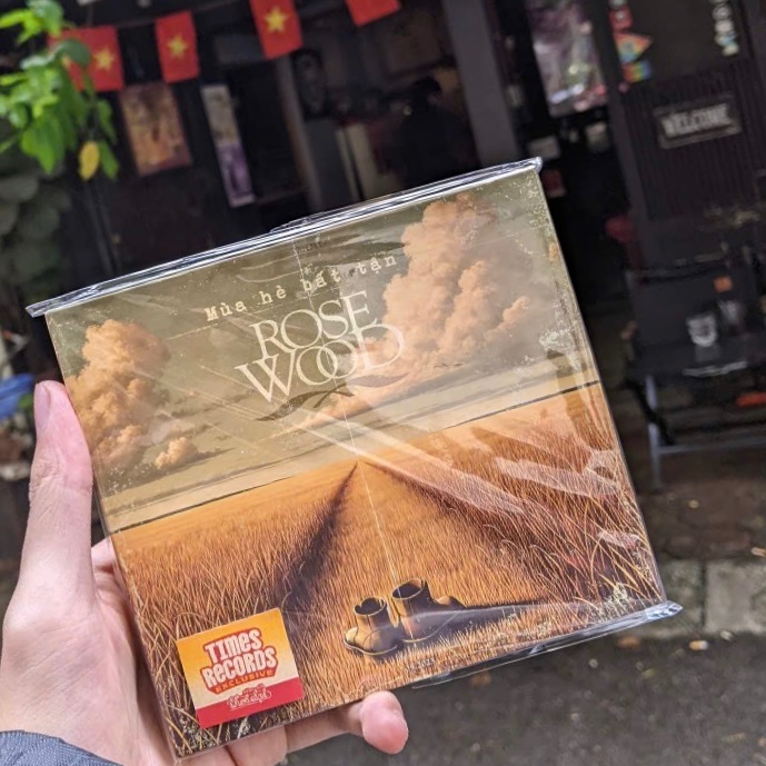 Album Mùa hè bất tận - Rose Wood