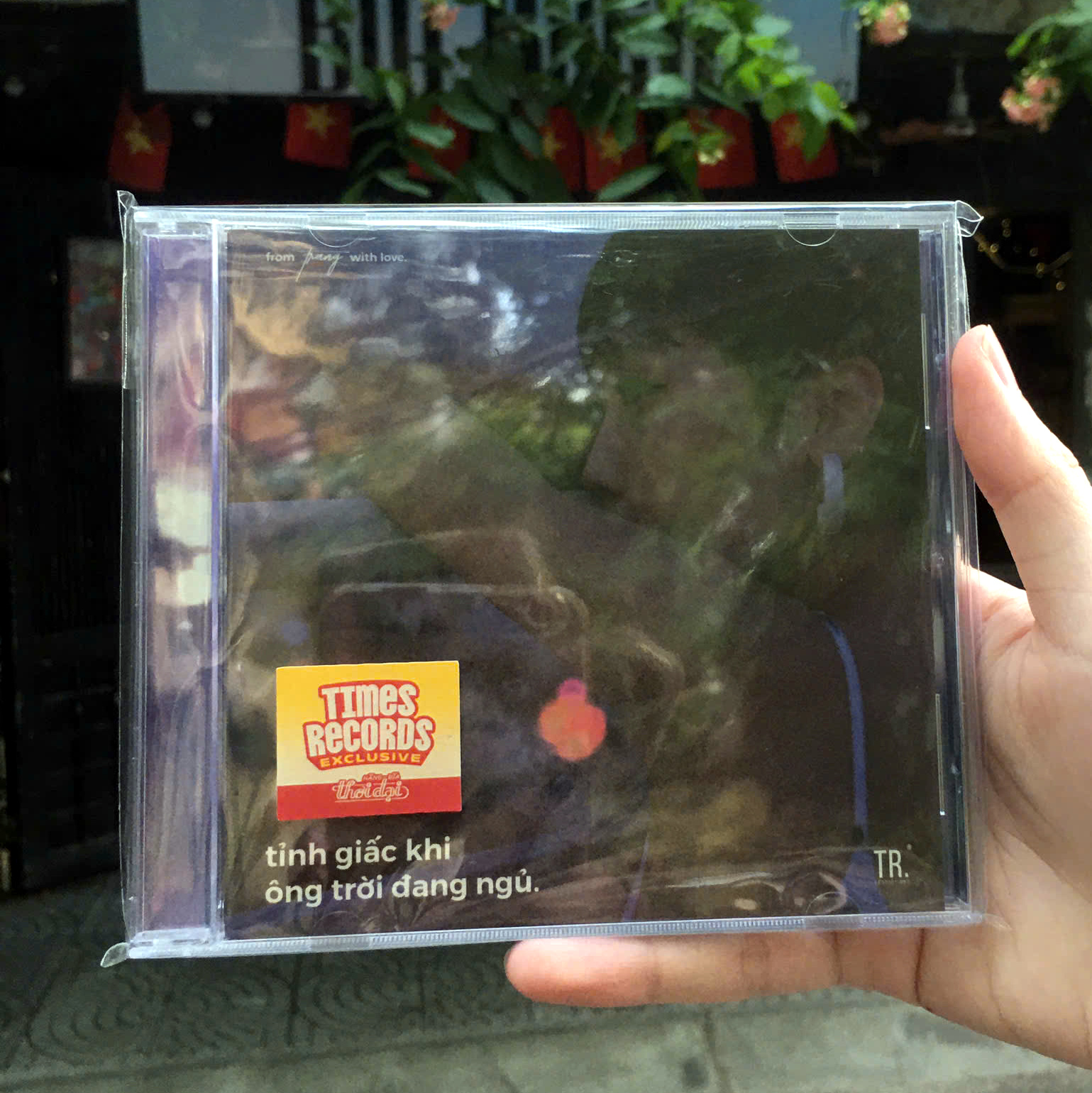 Album Tỉnh Giấc Khi Ông Trời Đang Ngủ - Trang