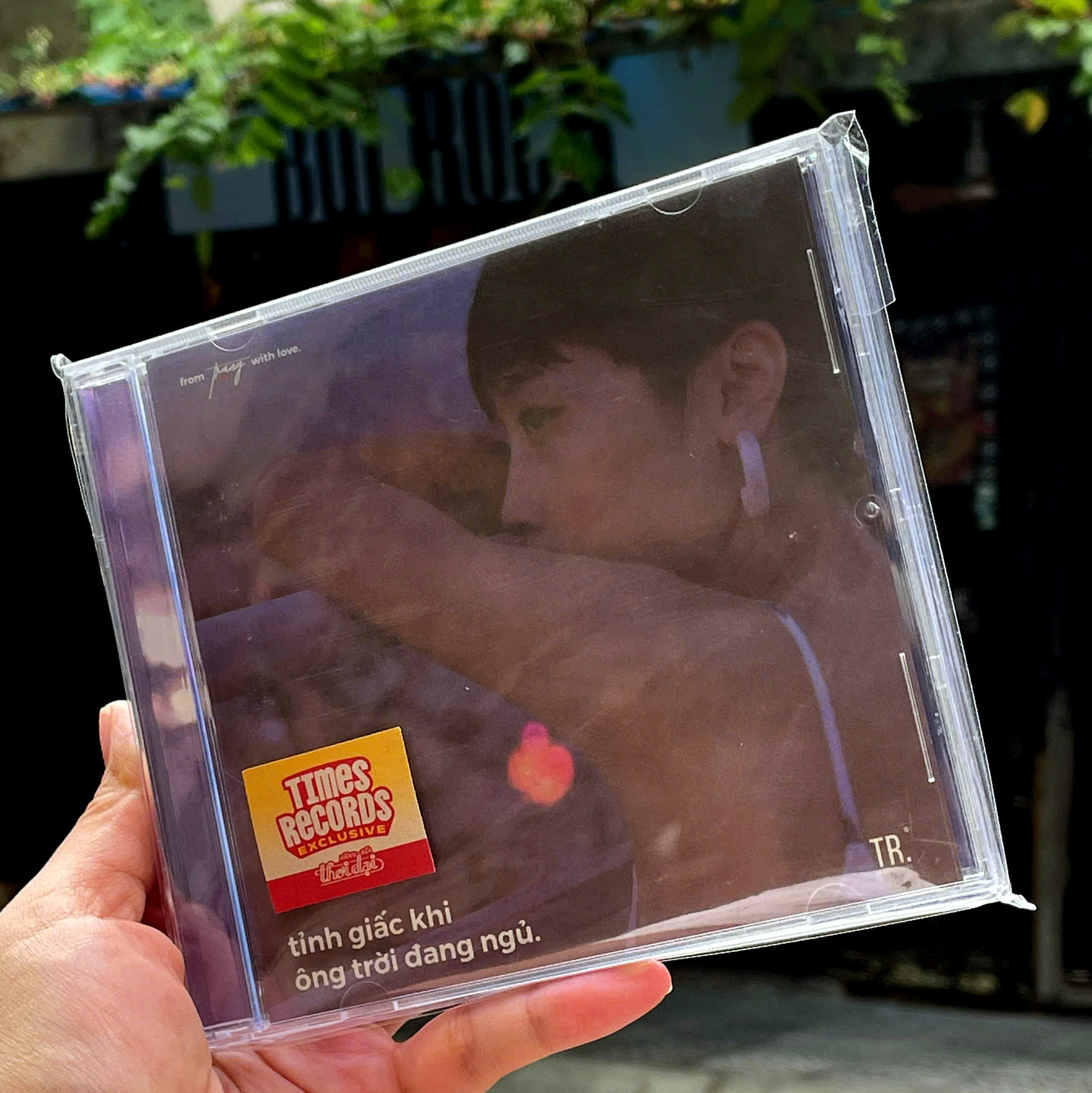 Album Tỉnh Giấc Khi Ông Trời Đang Ngủ - Trang