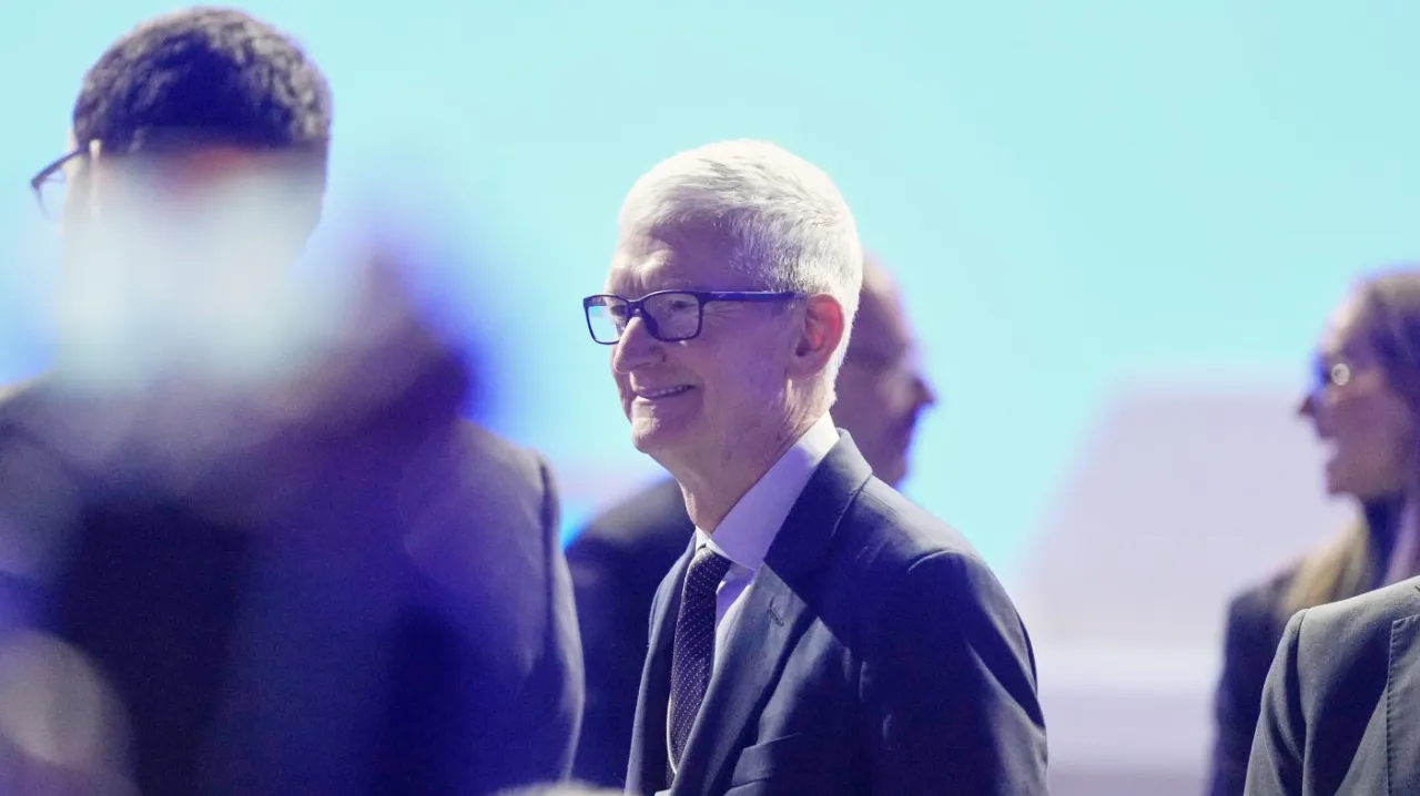 Tim Cook rời ghế CEO Apple: John Ternus mở ra kỷ nguyên mới