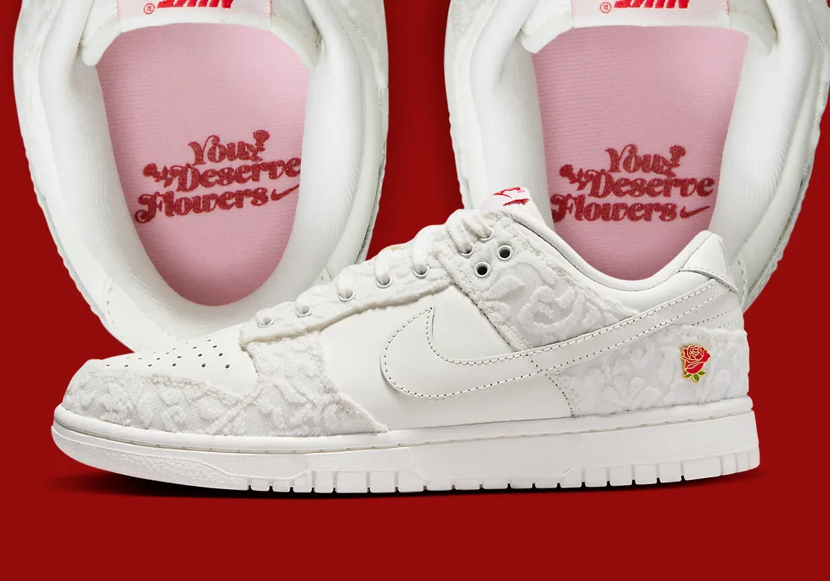 Quà tặng 8/3 Ngày Quốc tế Phụ nữ: Nike Dunk Low "You Deserve Flowers"