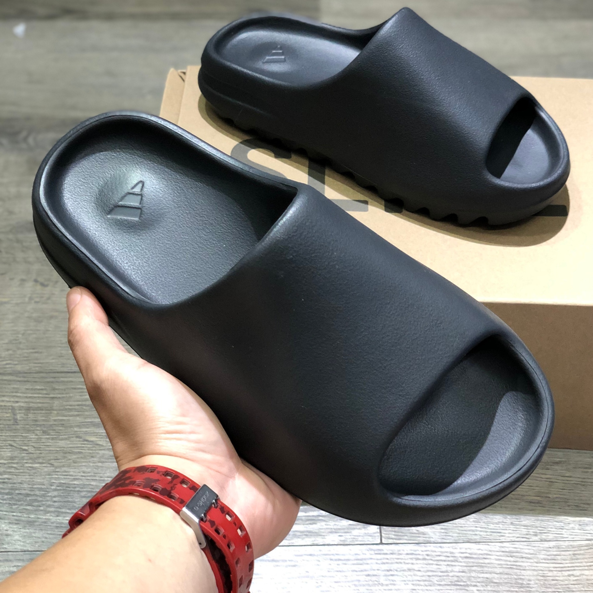 DÉP ADIDAS YEEZY SLIDE SC MÀU ĐEN (ORDER)