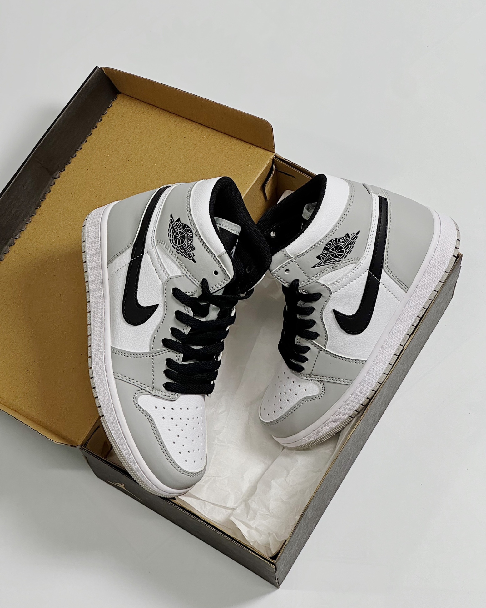 Giày Nike Air Jordan Mid Light Smoke Grey Trắng Xám Siêu Cấp