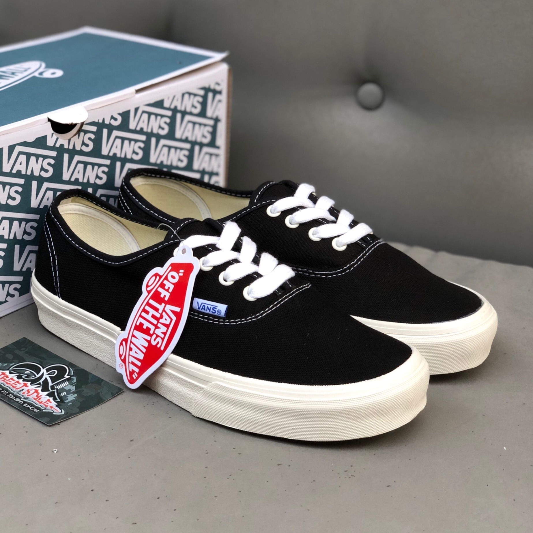THANH LÝ Giày Vans Authentic Đen trắng