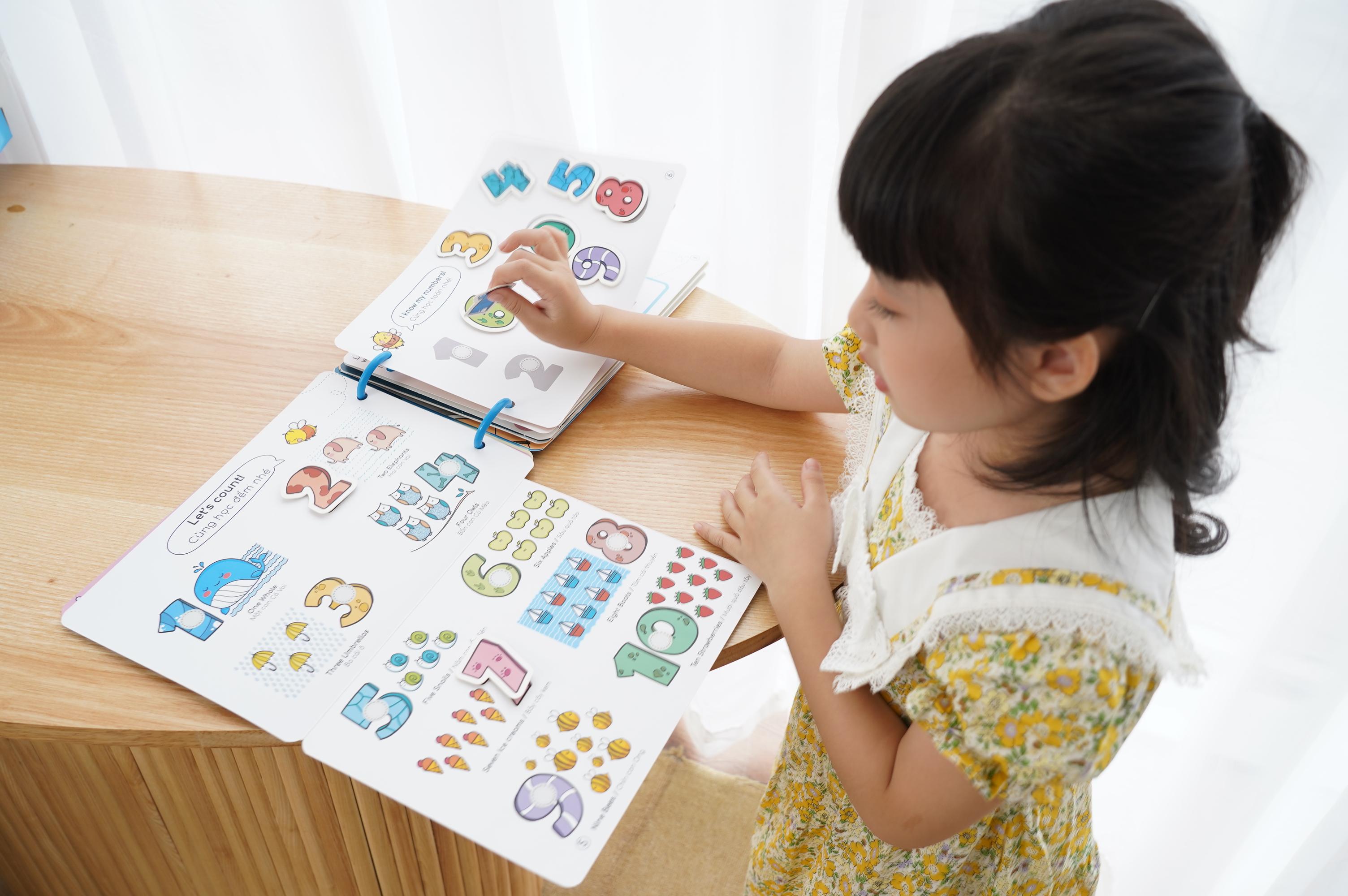 Học liệu bóc dán busy book - Lalababy