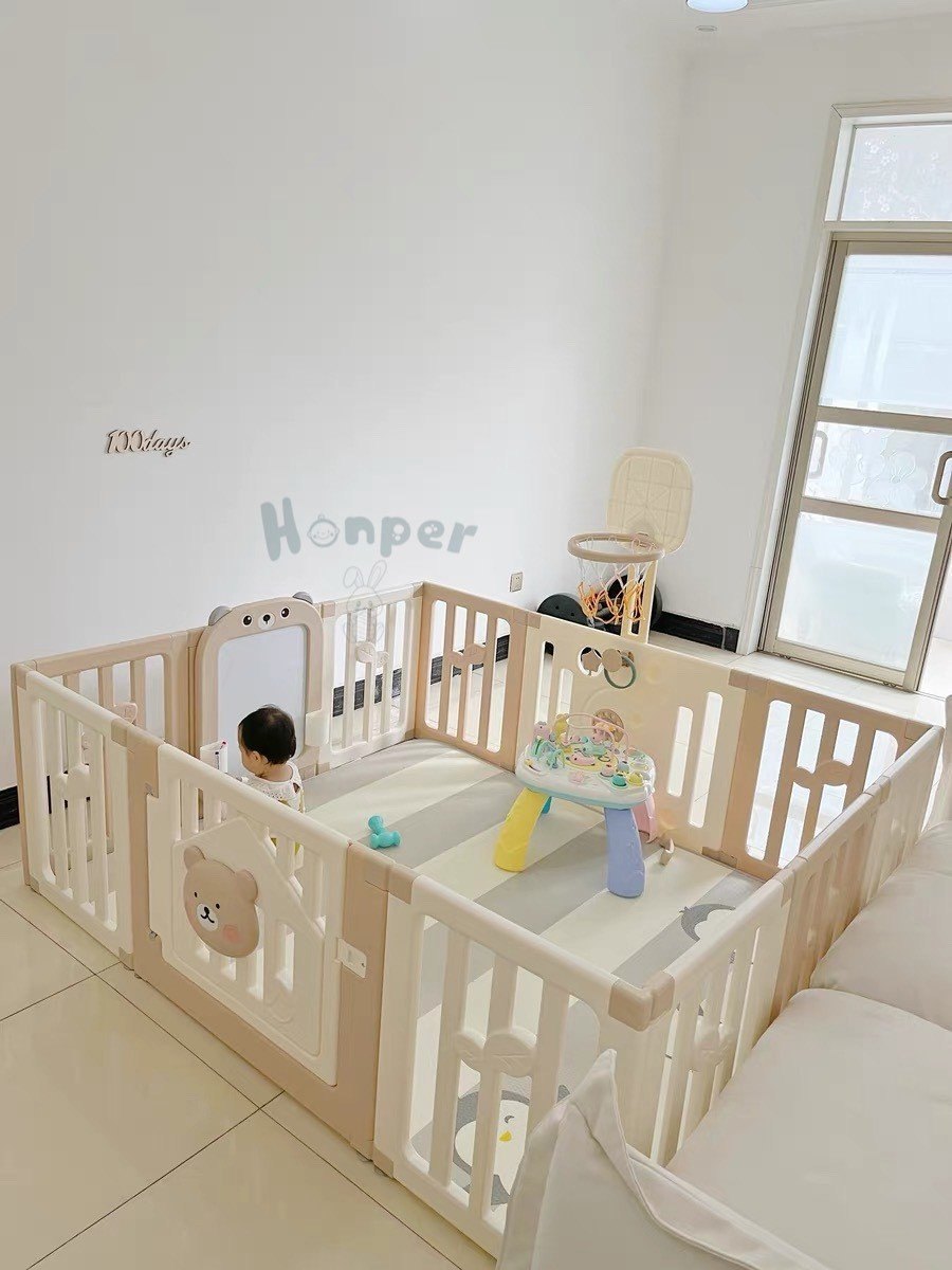 Quây đơn hình gấu Honper bằng nhựa size 1.5x1.8m - Màu Be