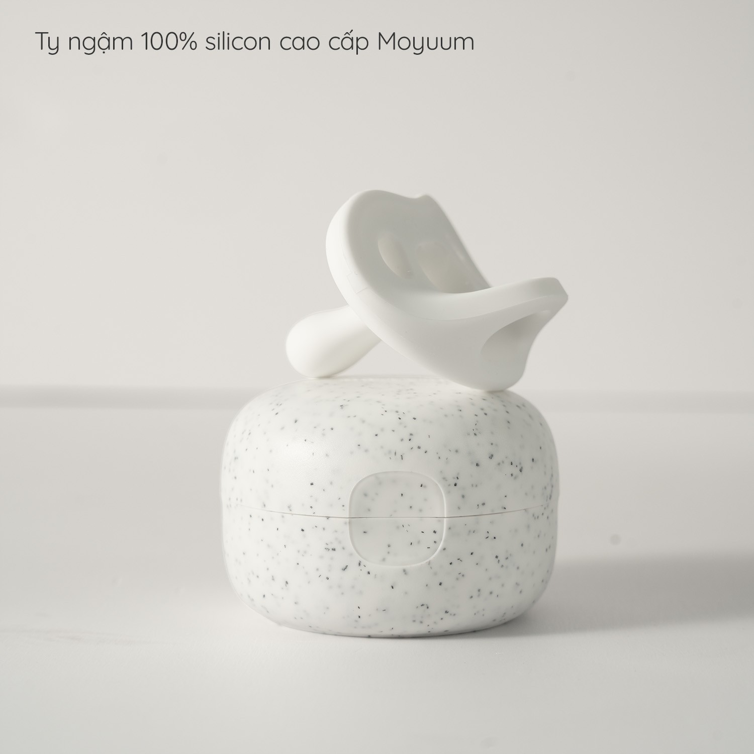 Ti Giả Moyuum Silicon Nguyên Khối 0-6m và 6-18m [Chính Hãng]