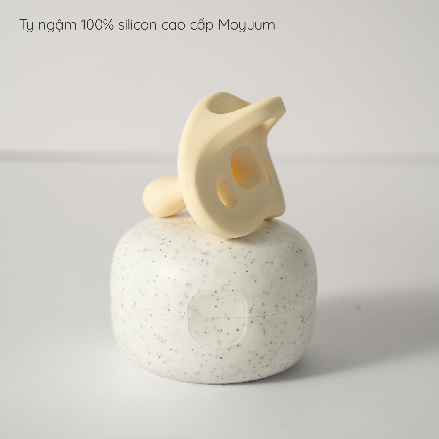 Ti Giả Moyuum Silicon Nguyên Khối 0-6m và 6-18m [Chính Hãng]