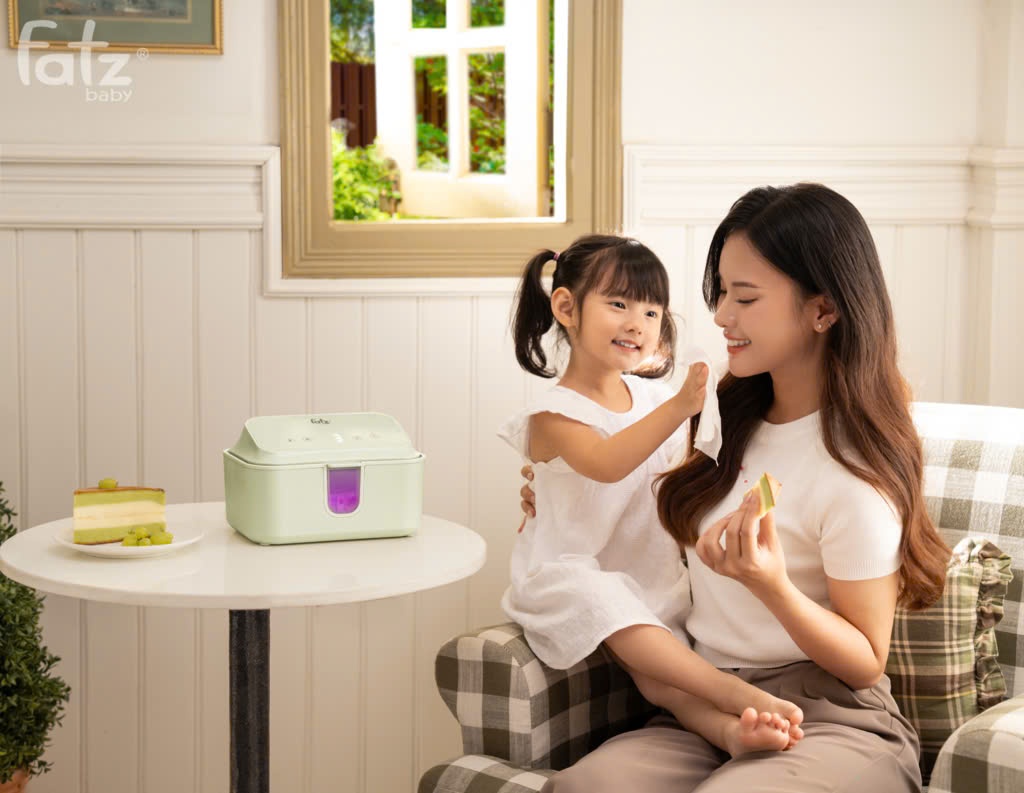 Máy ủ ấm và tiệt trùng UVC-LED khăn giấy ướt cho bé Fatzbaby - Warm 5