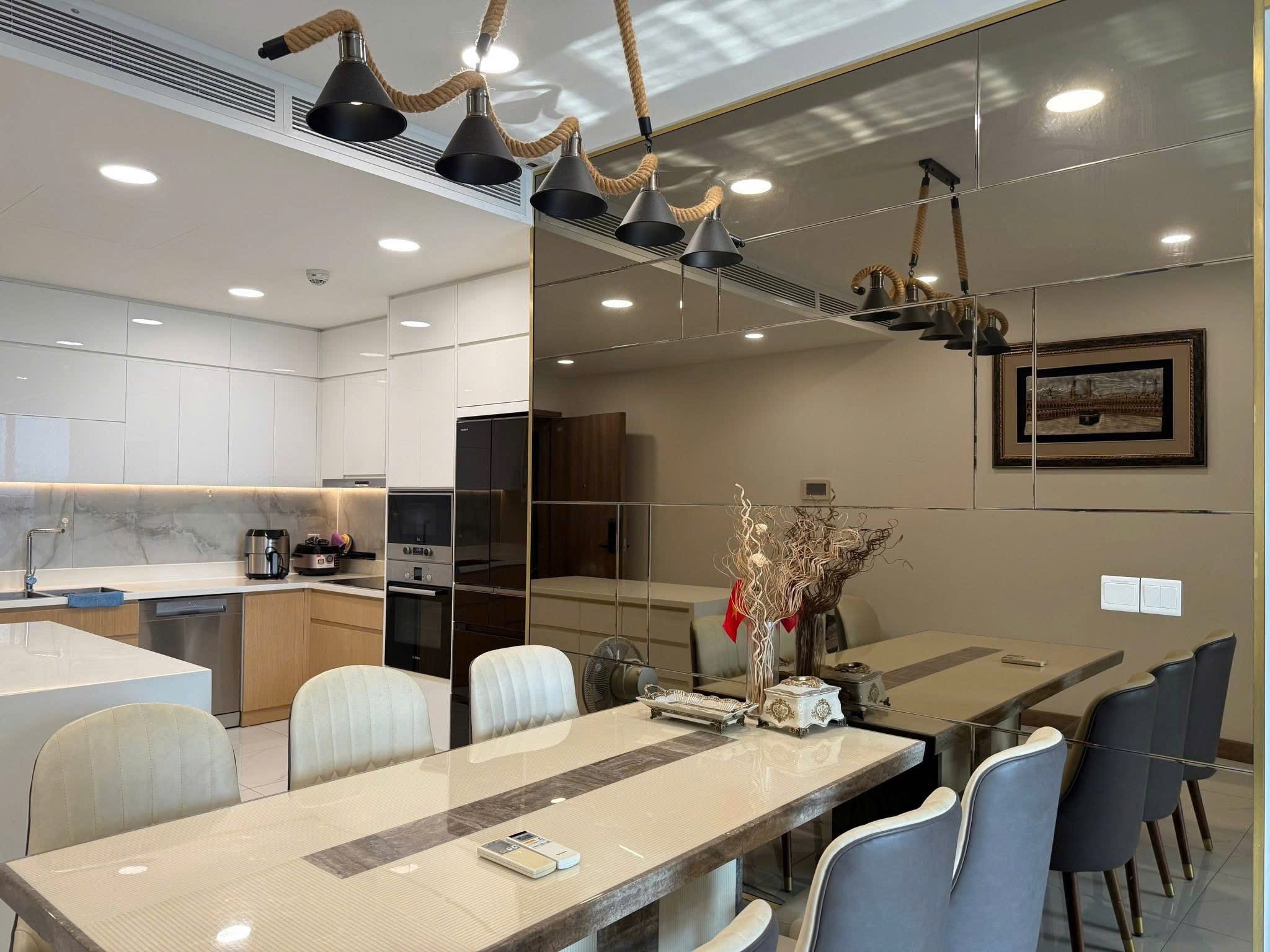 Sunwah Pearl – 2 Bedrooms Apartment for Rent in Binh Thanh District – BTAR1026