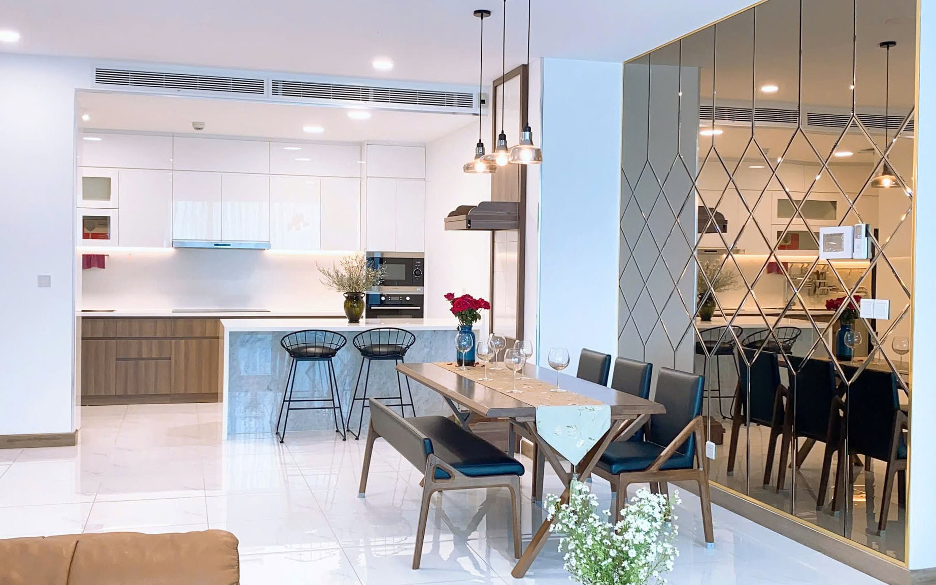 Sunwah Pearl – 3 Bedrooms Apartment for Rent in Binh Thanh District – BTAR1022