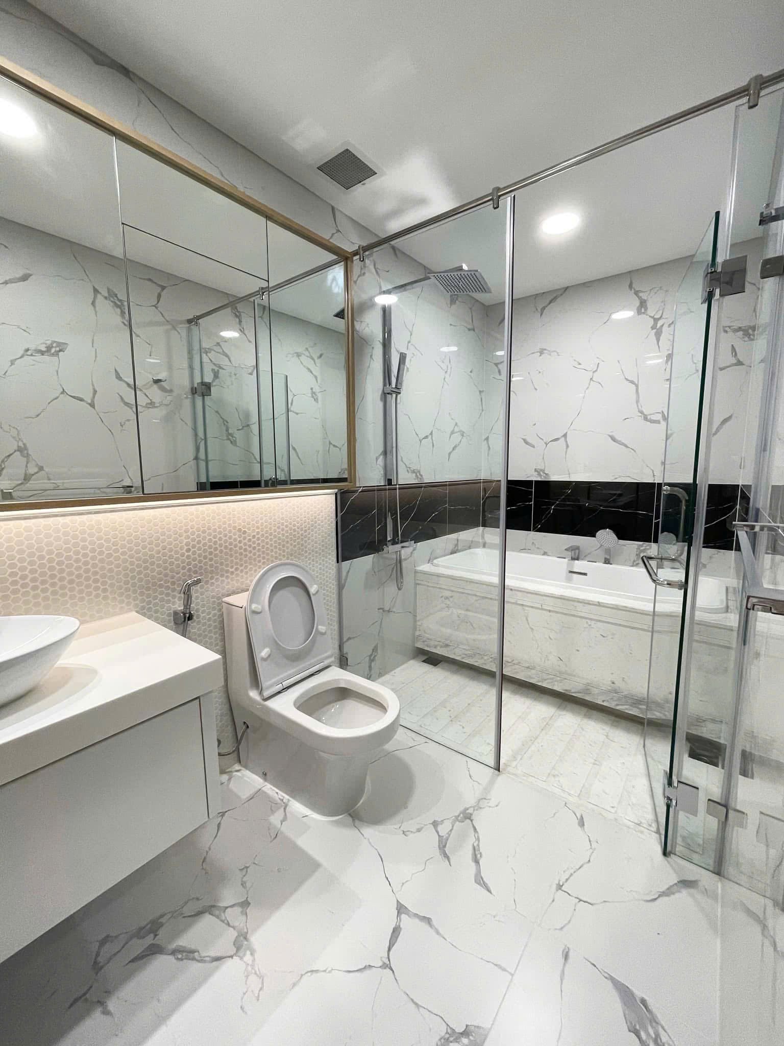 Sunwah Pearl – 3 Bedrooms Apartment for Rent in Binh Thanh District – BTAR1024