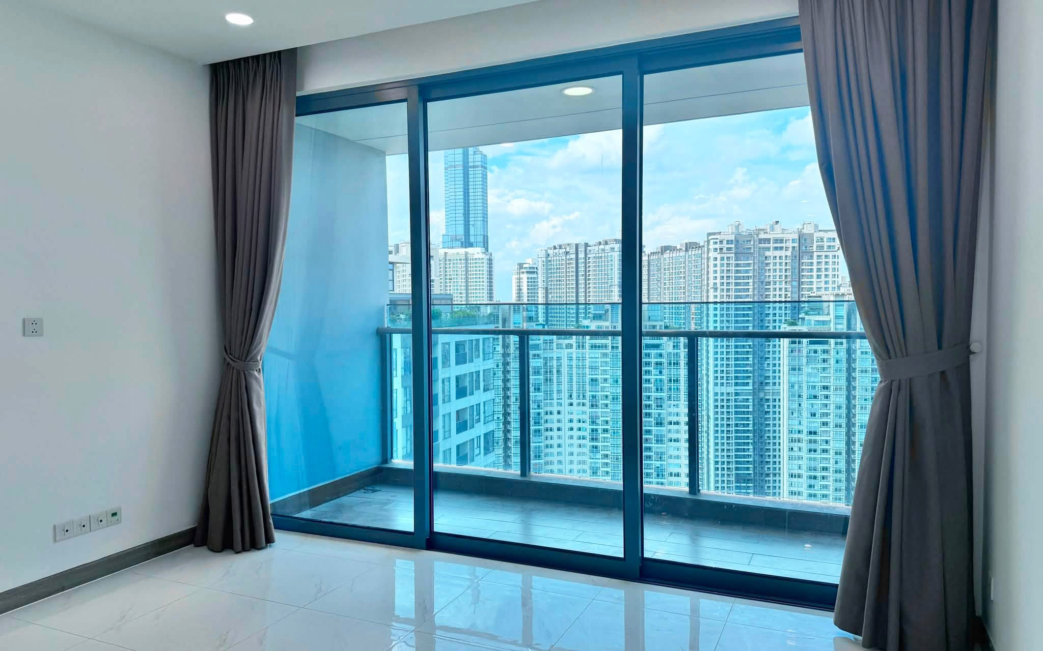 Sunwah Pearl – 3 Bedrooms Apartment for Sale in Binh Thanh District – D2AS1027