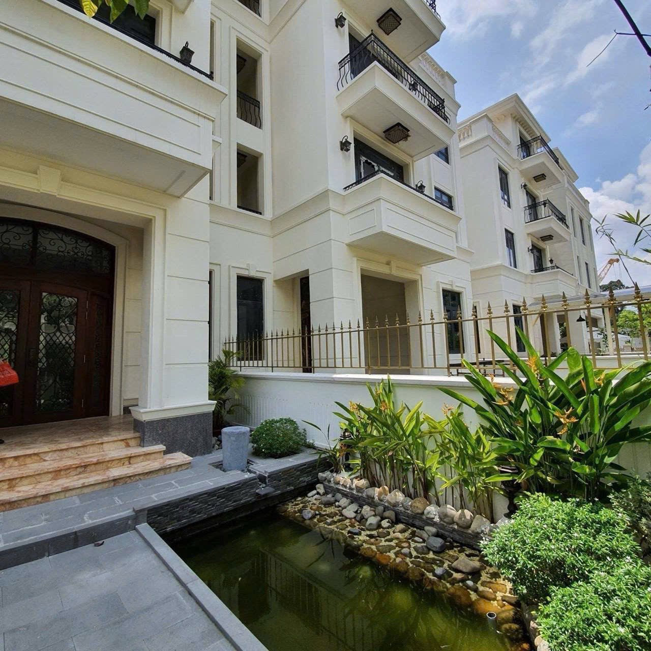 6-Bedroom Villa for Rent in Ba Son, District 1 – D1HR1010
