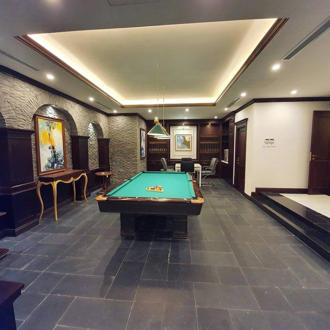 6-Bedroom Villa for Rent in Ba Son, District 1 – D1HR1010