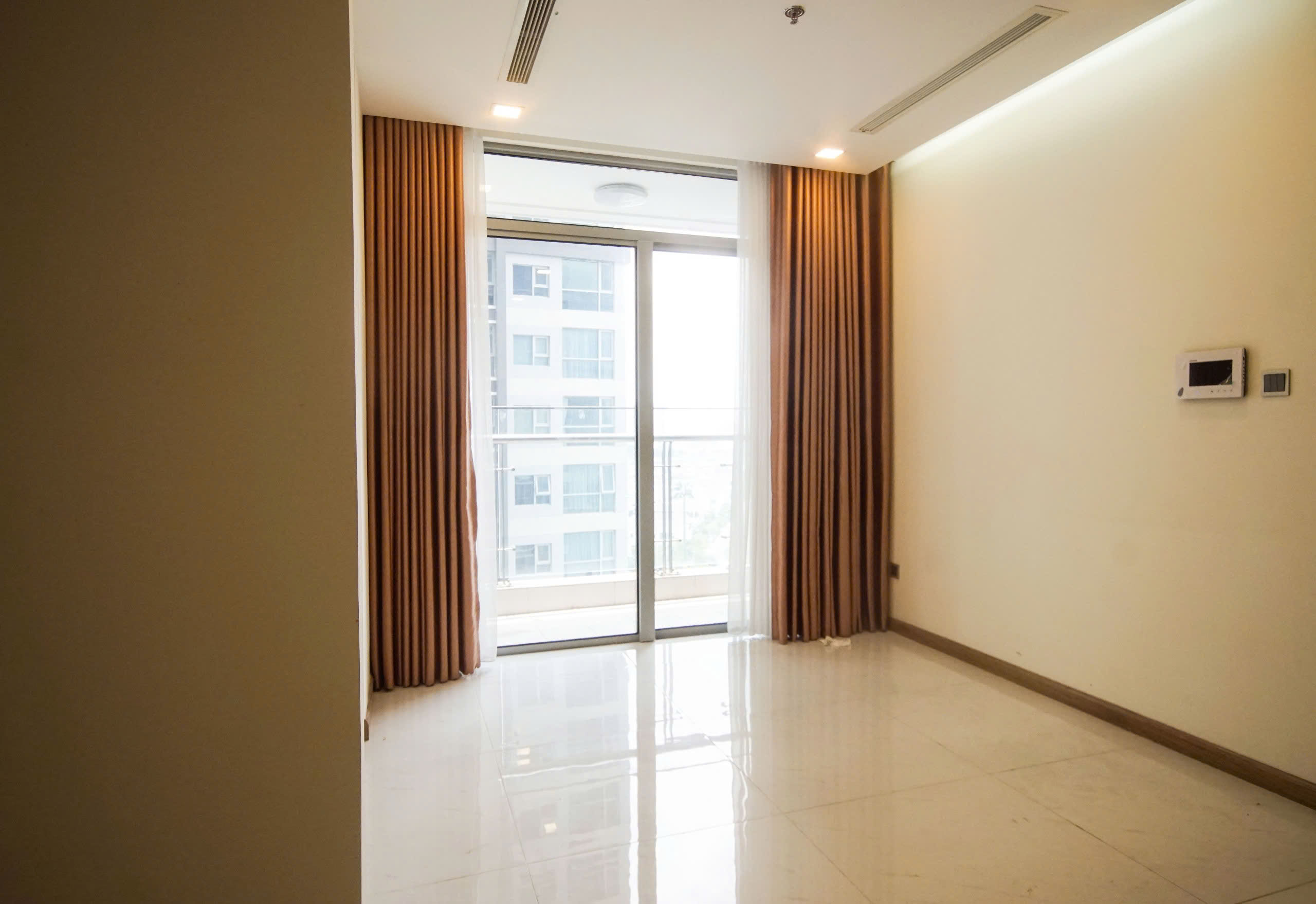 Vinhomes Central Park – 3 Bedrooms Apartment for Rent in Binh Thanh District – BTAR1013