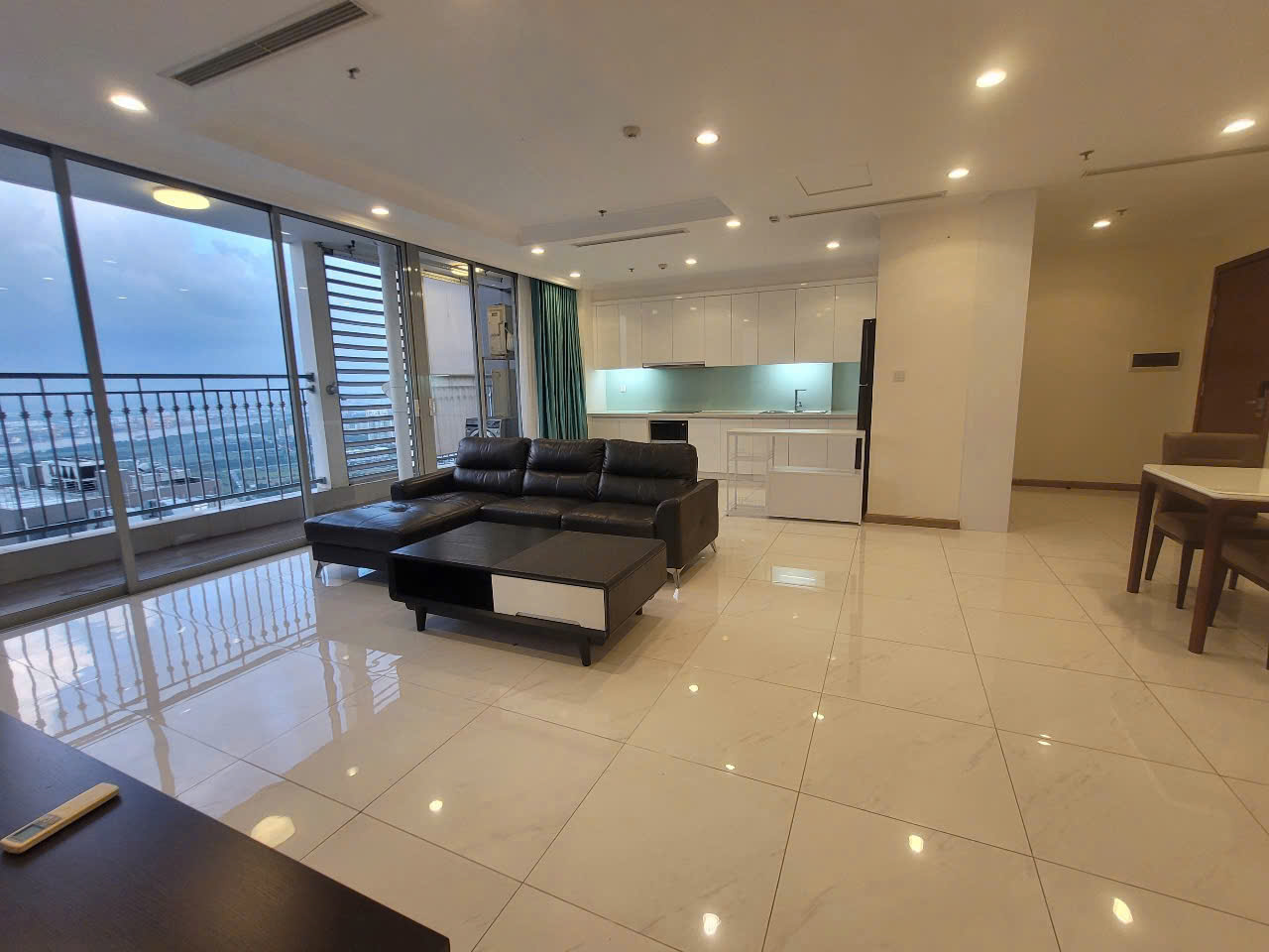 Vinhomes Central Park – 3 Bedrooms Apartment for Rent in Binh Thanh District – BTAR1016