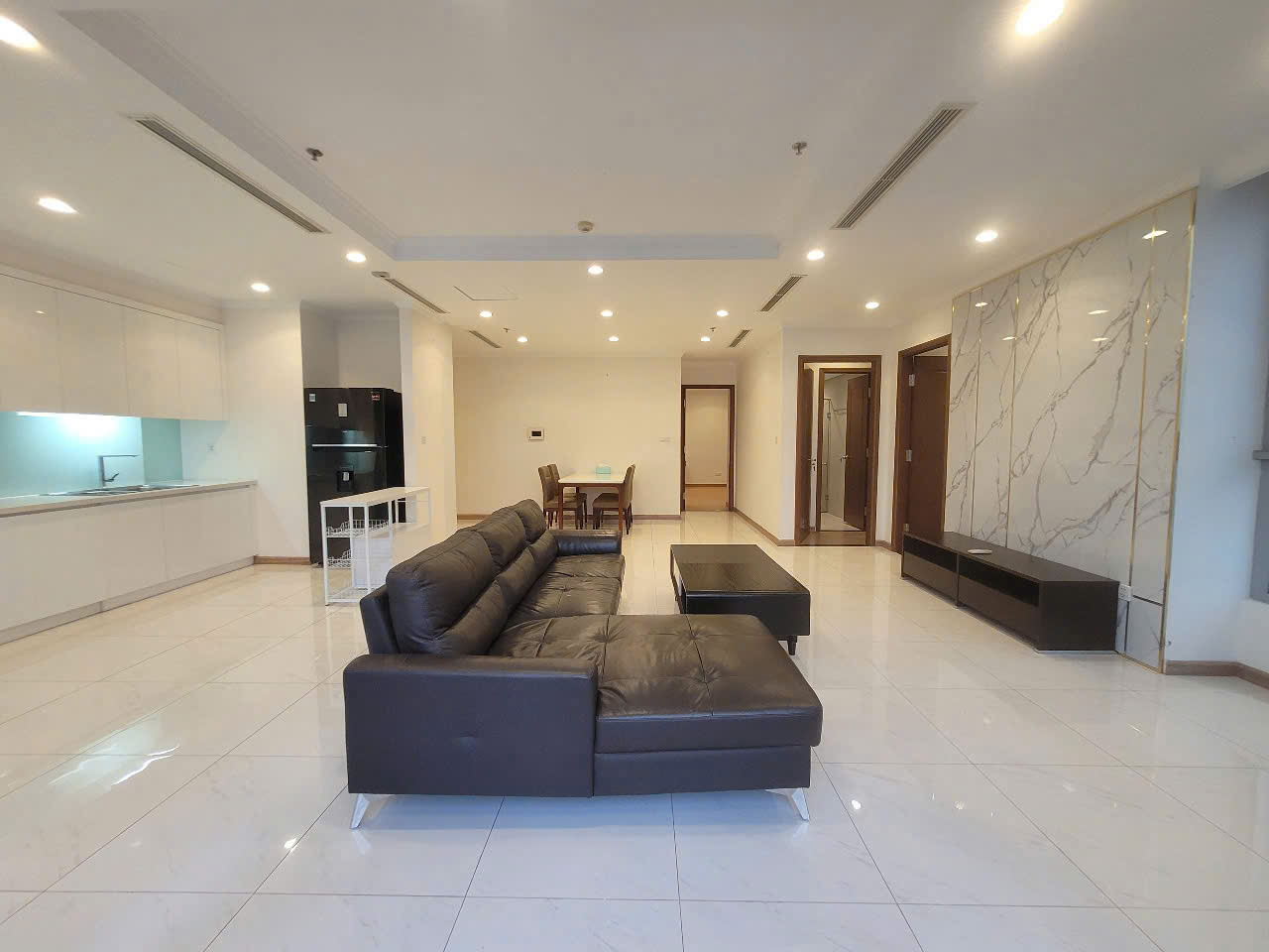 Vinhomes Central Park – 3 Bedrooms Apartment for Rent in Binh Thanh District – BTAR1016