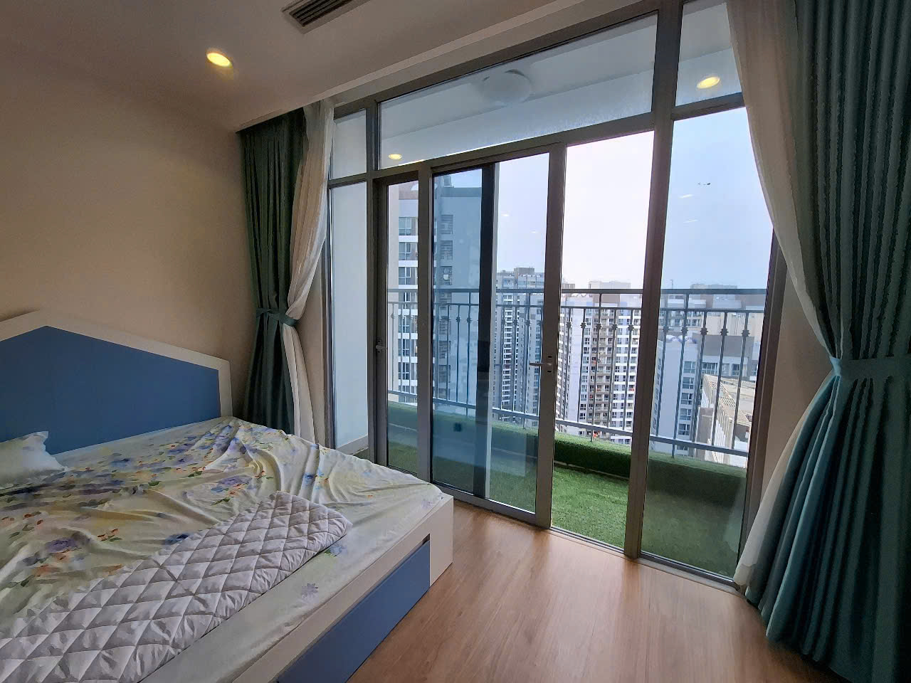 Vinhomes Central Park – 3 Bedrooms Apartment for Rent in Binh Thanh District – BTAR1016