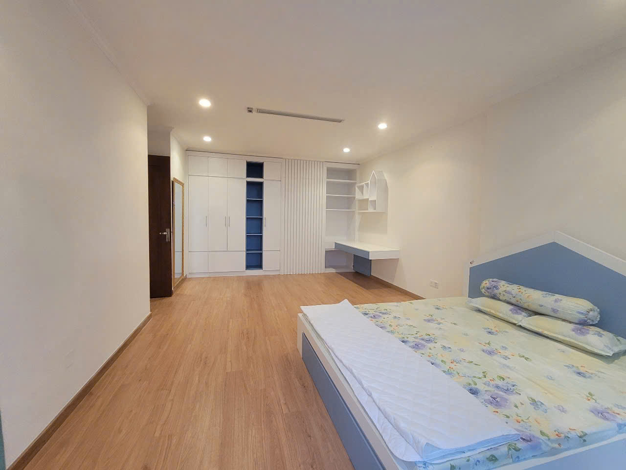 Vinhomes Central Park – 3 Bedrooms Apartment for Rent in Binh Thanh District – BTAR1016